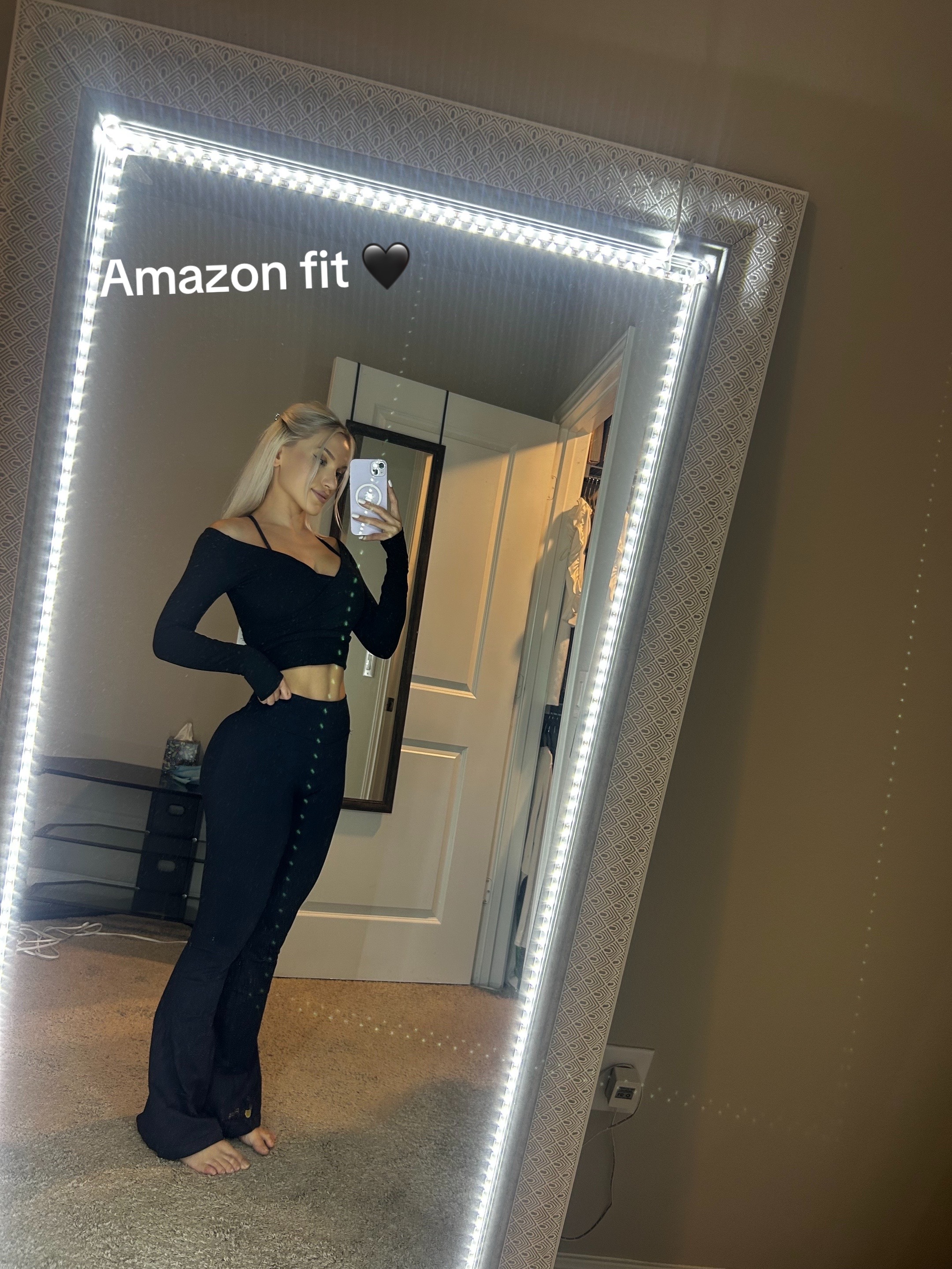 @Blondeeanika