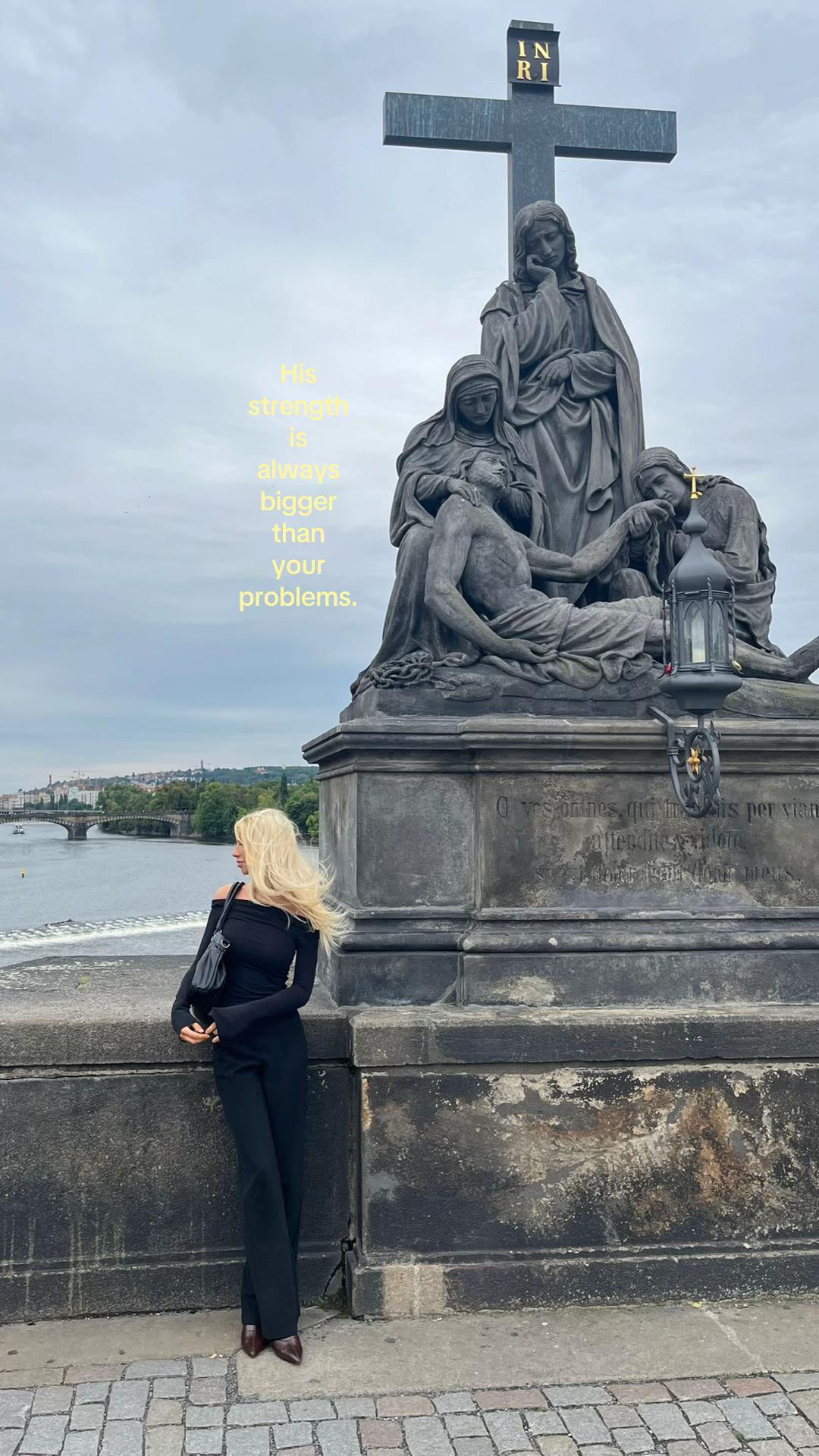 @𝒞𝒽𝒶𝓇𝓁𝒾𝓃𝑒