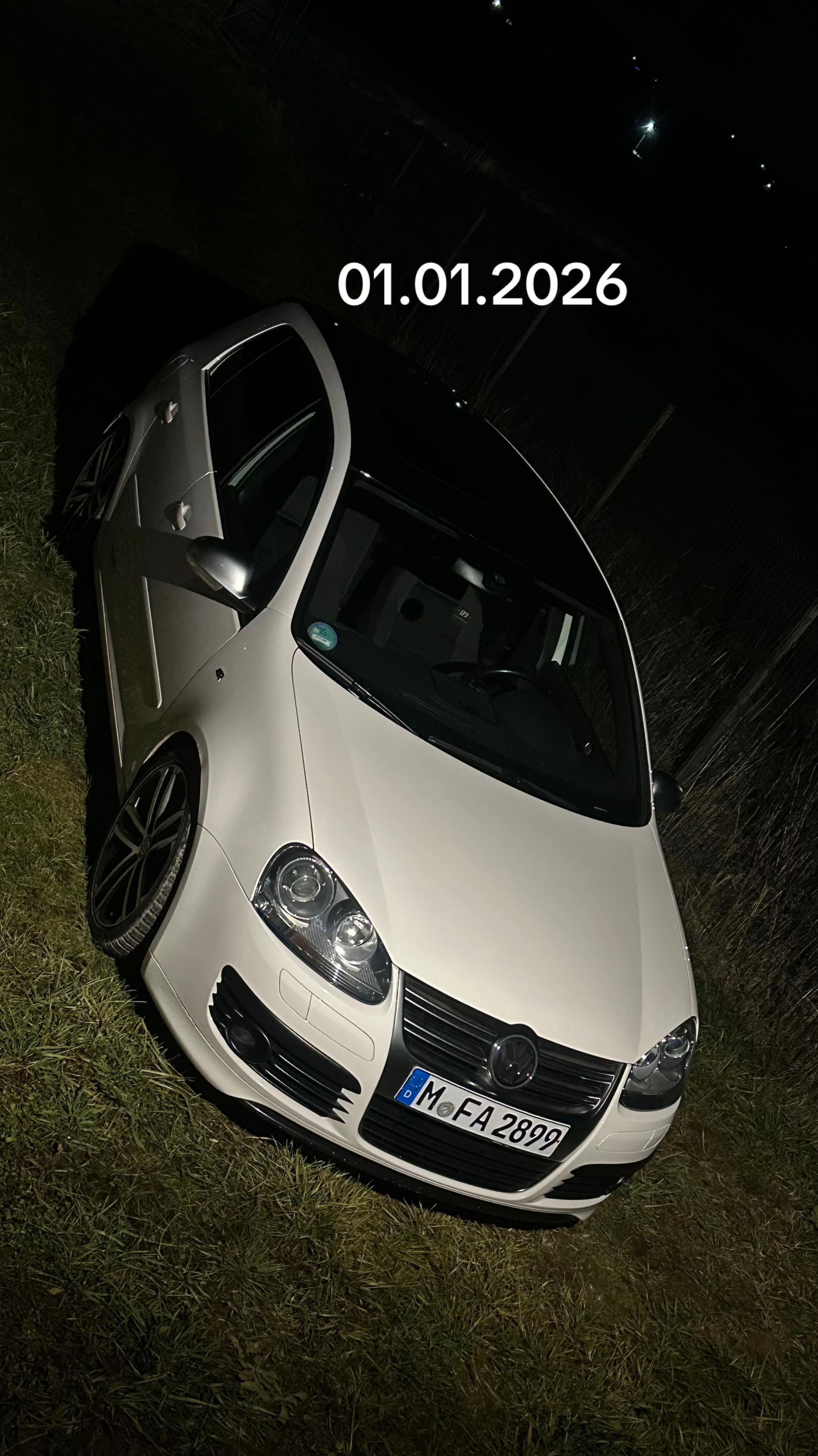 @White_BMWM5