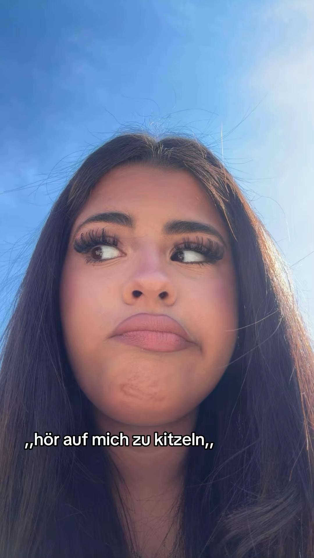 @⃟