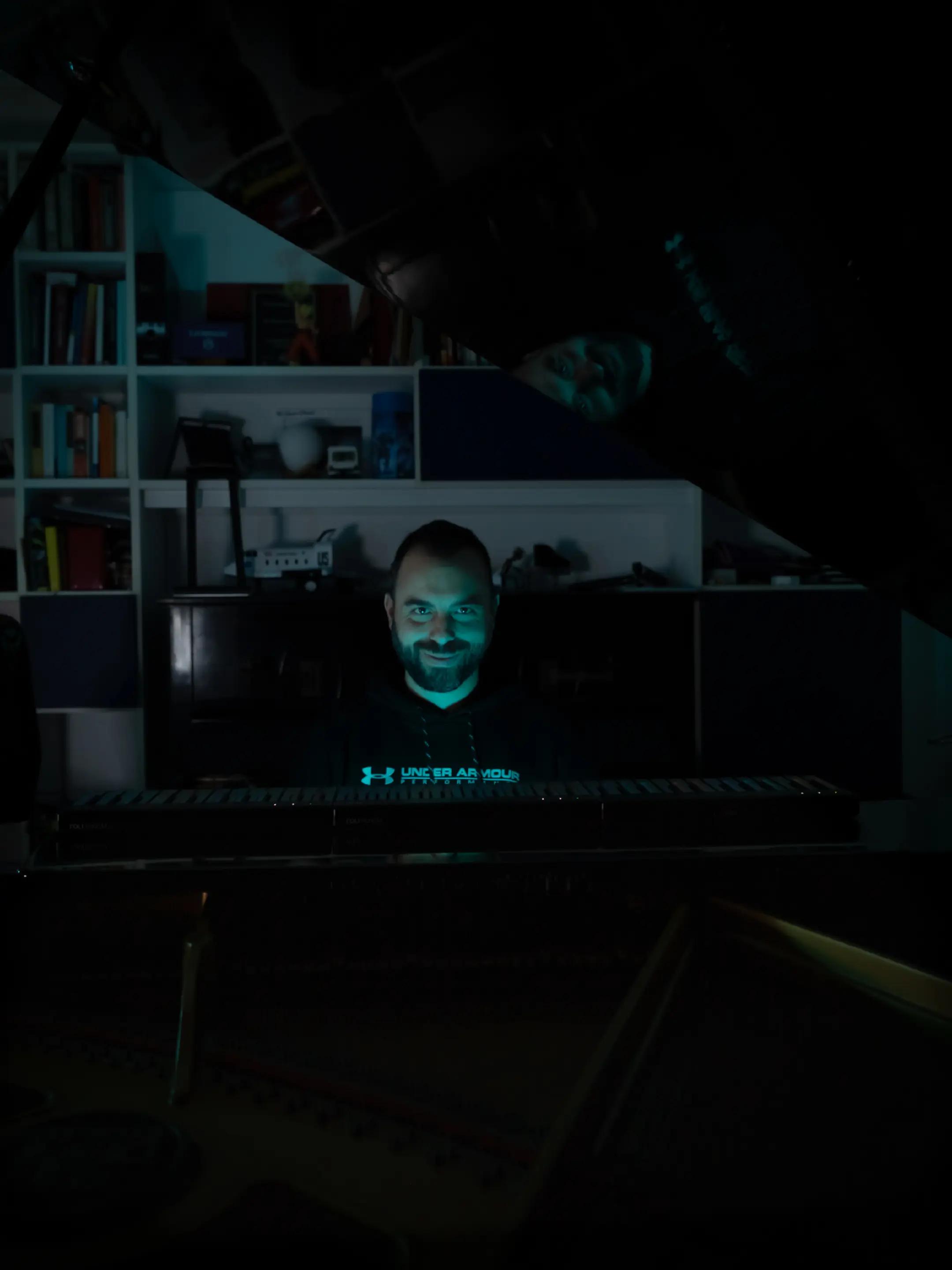 @Leonardo the Space Pianist