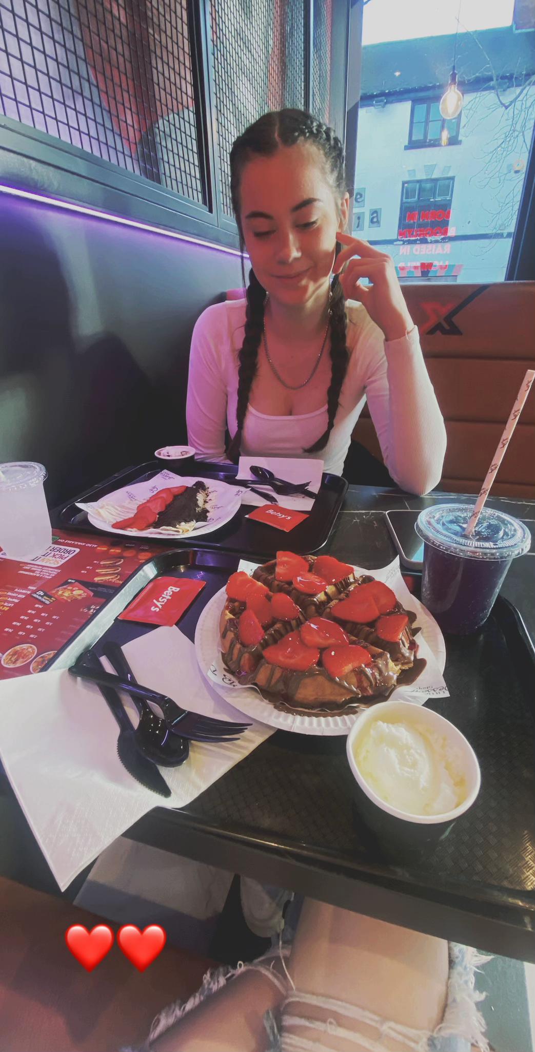@phoebs ♪‧₊˚