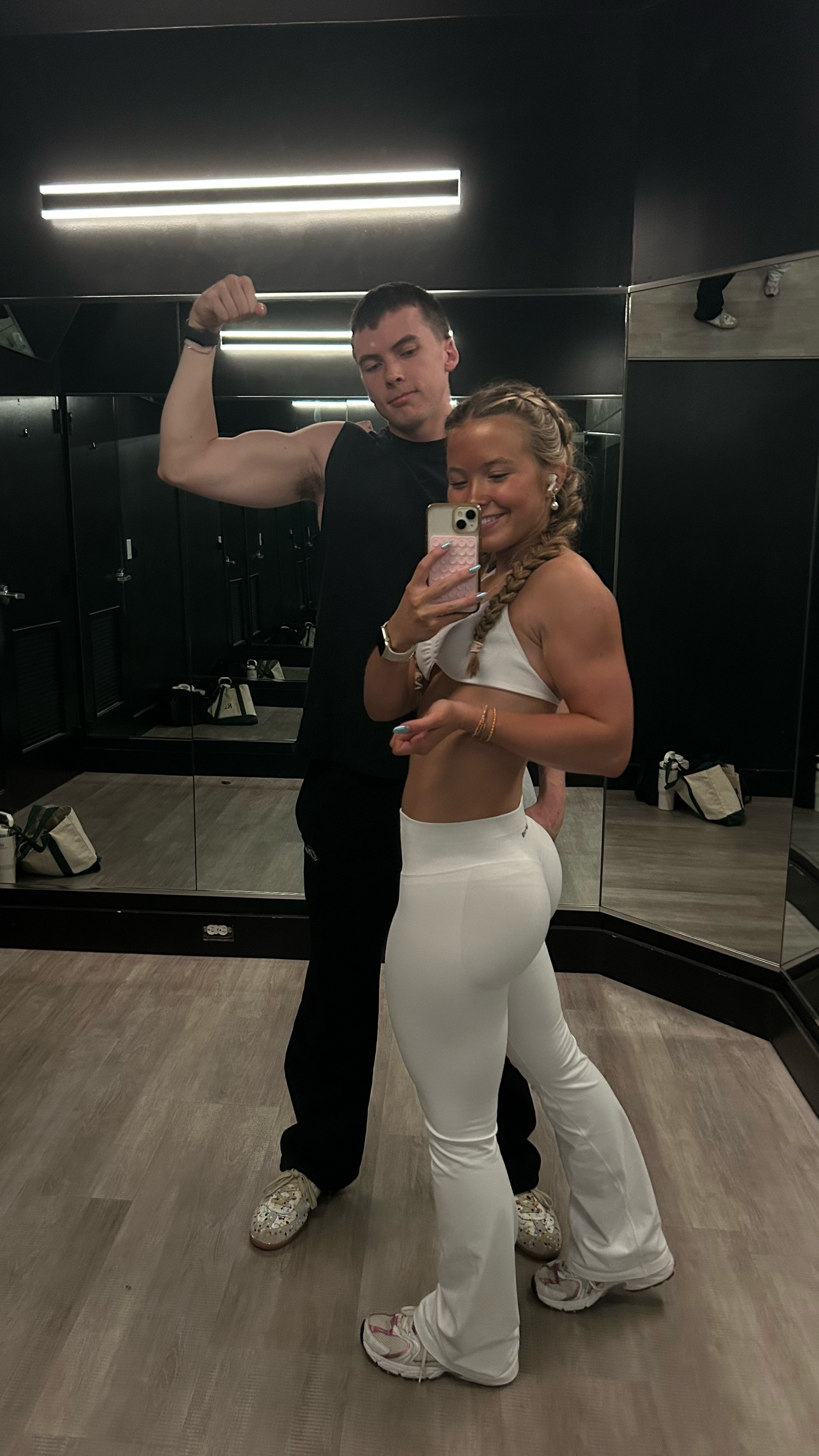 @Ella 🏋️&zwj;♀️🏋️&zwj;♀️