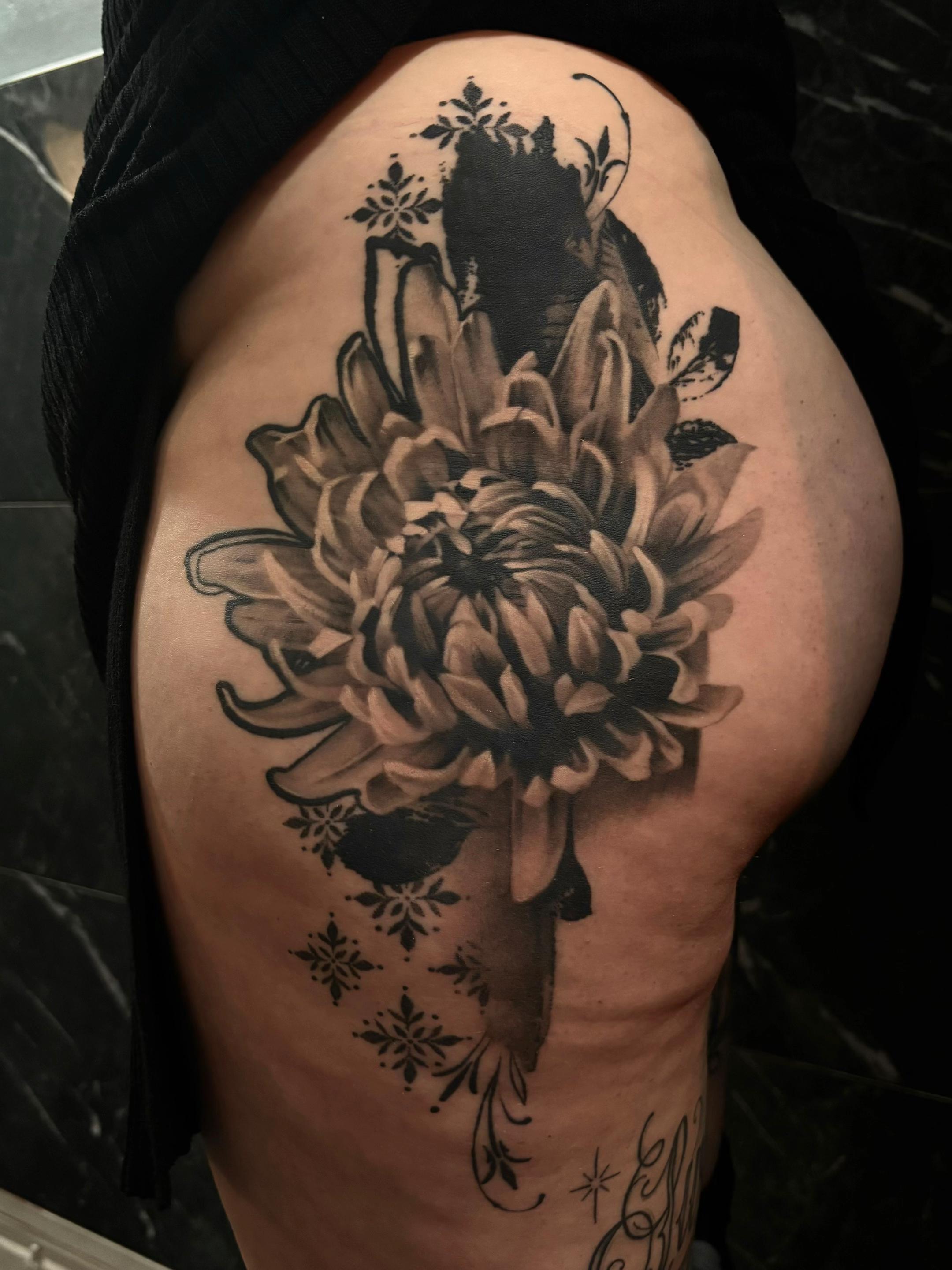 @Lauren Roberts Tattoo Artist ✨