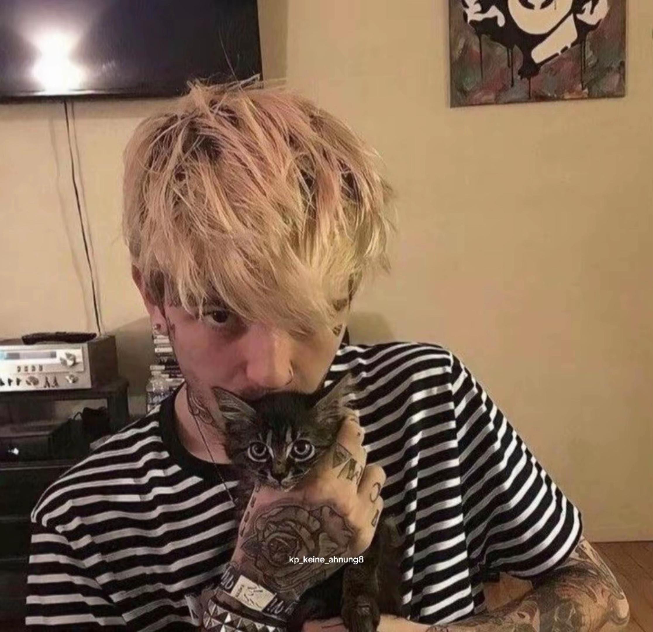 @Lil peep fan page🫶🏽𝐋☹︎𝐕𝐄
