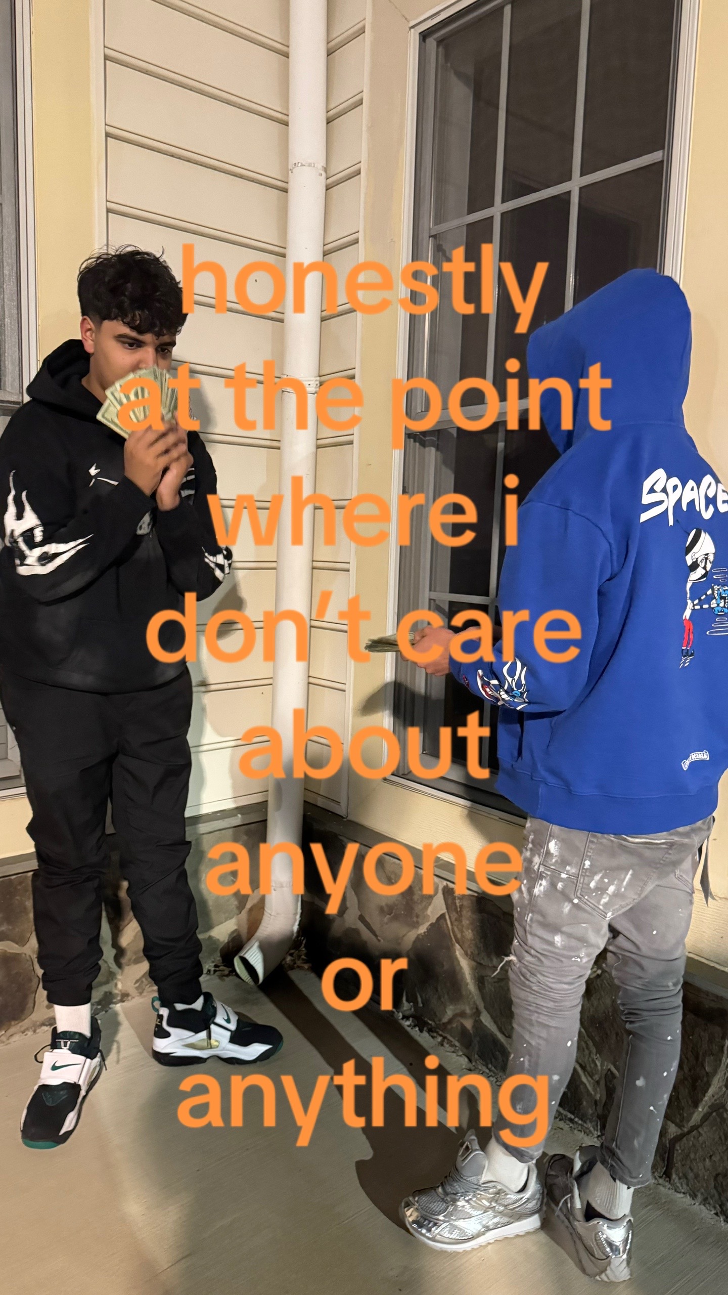 @⃟