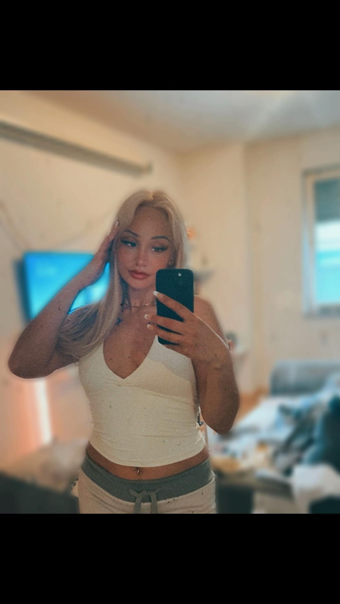@bellaa_blond