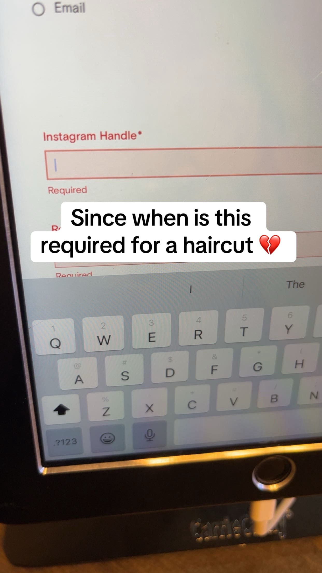 @mia.banales