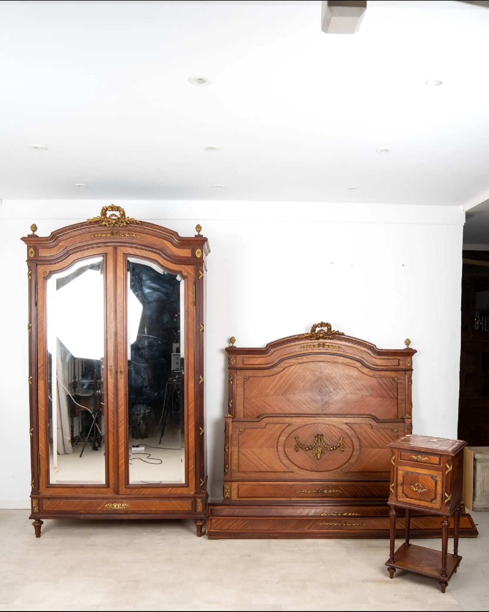 @Hawkins Antiques