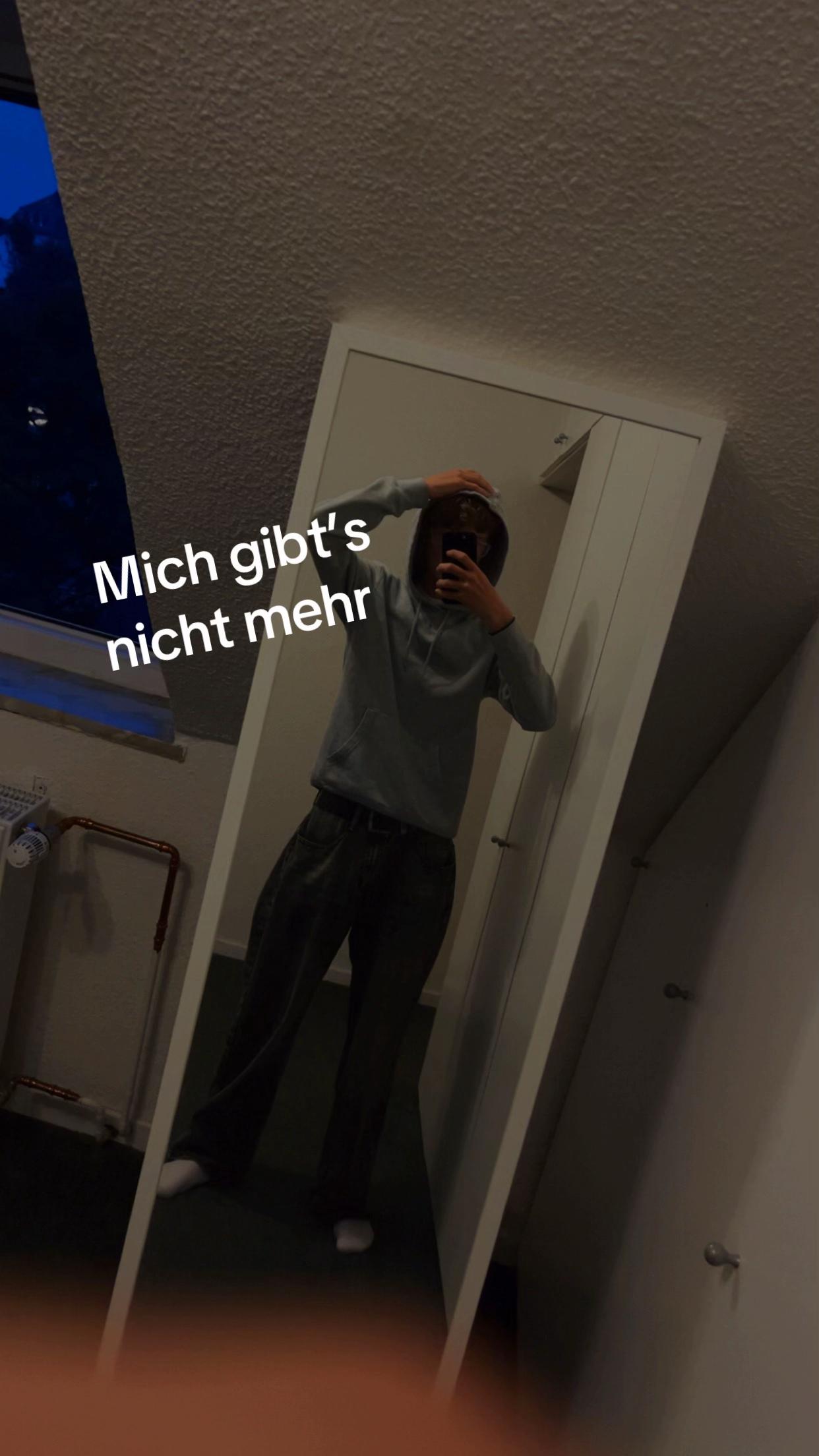 @👻
