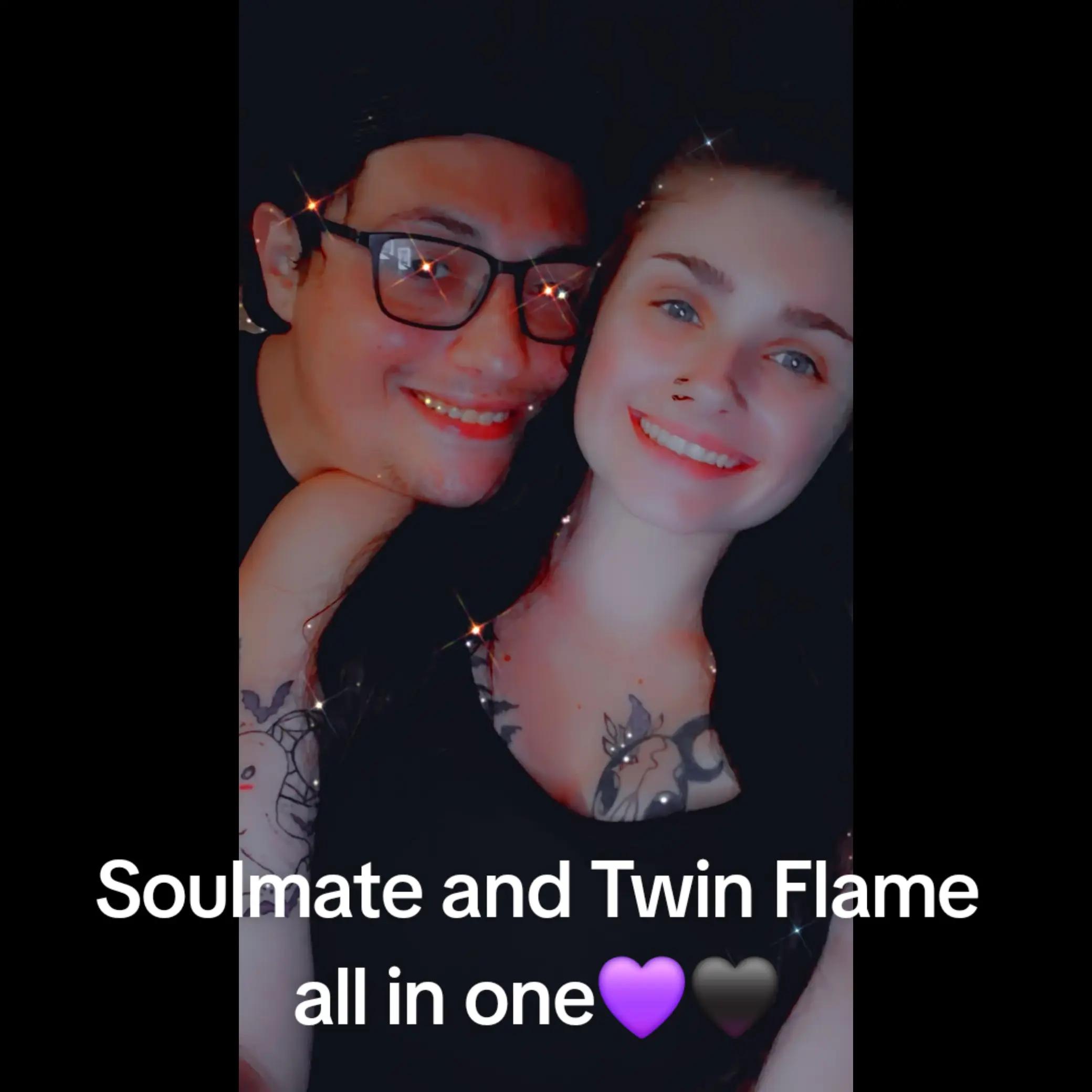 @Tay💜🖤