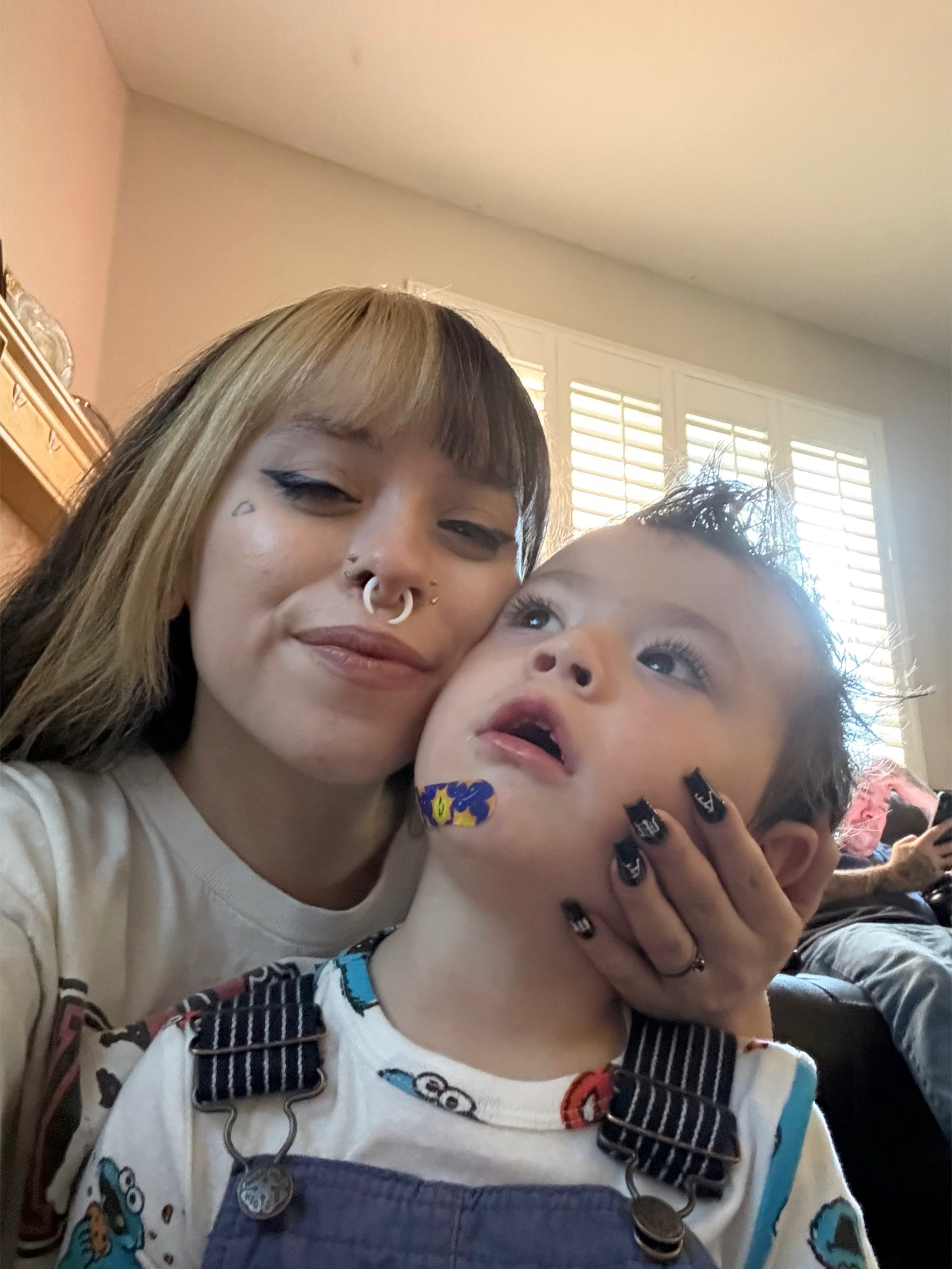 @Gothgirlfrwend<3