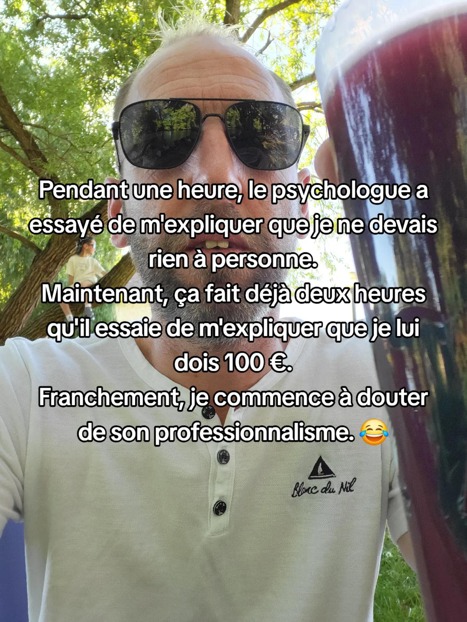 @un homme debout