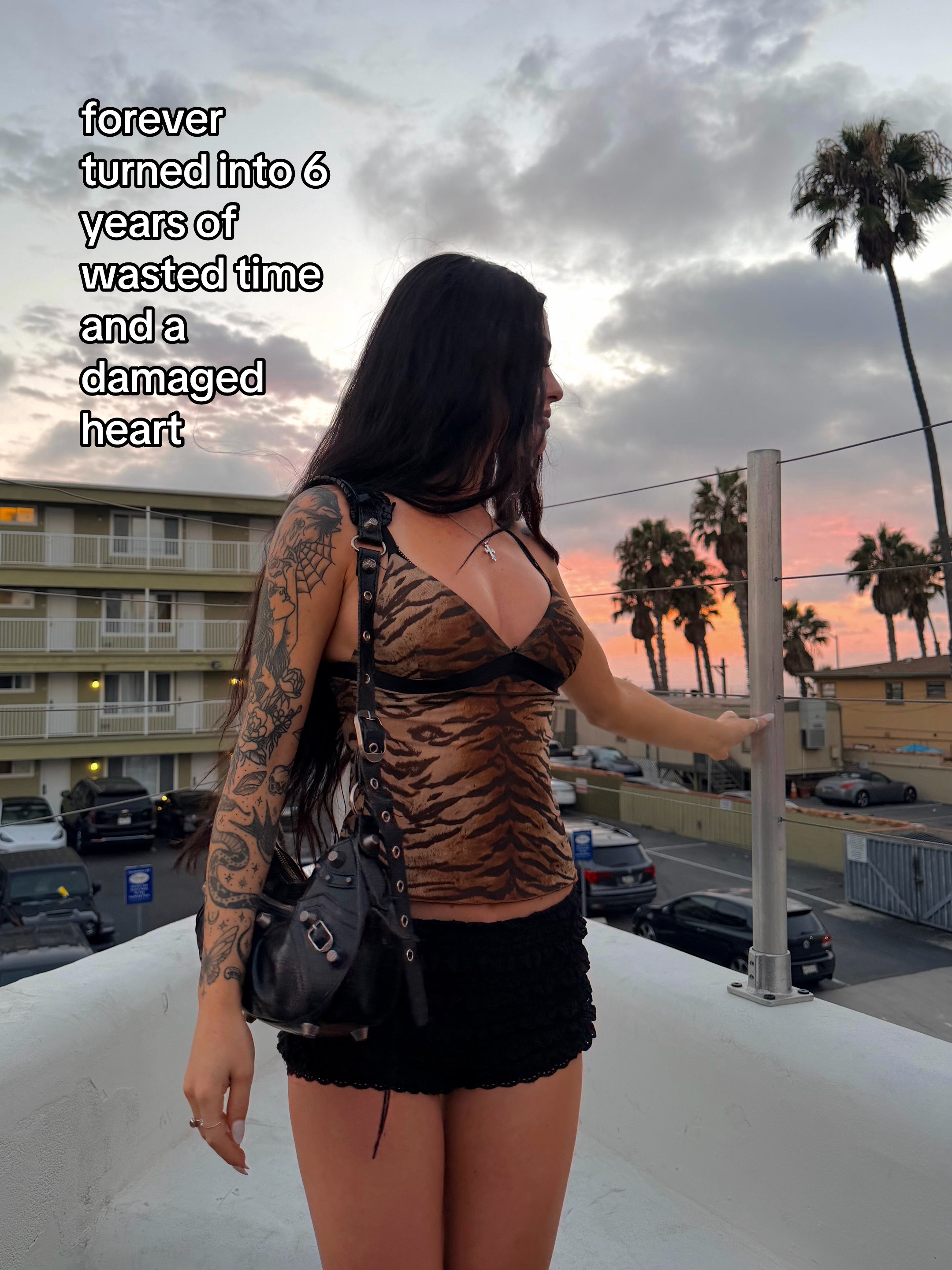 @🖤