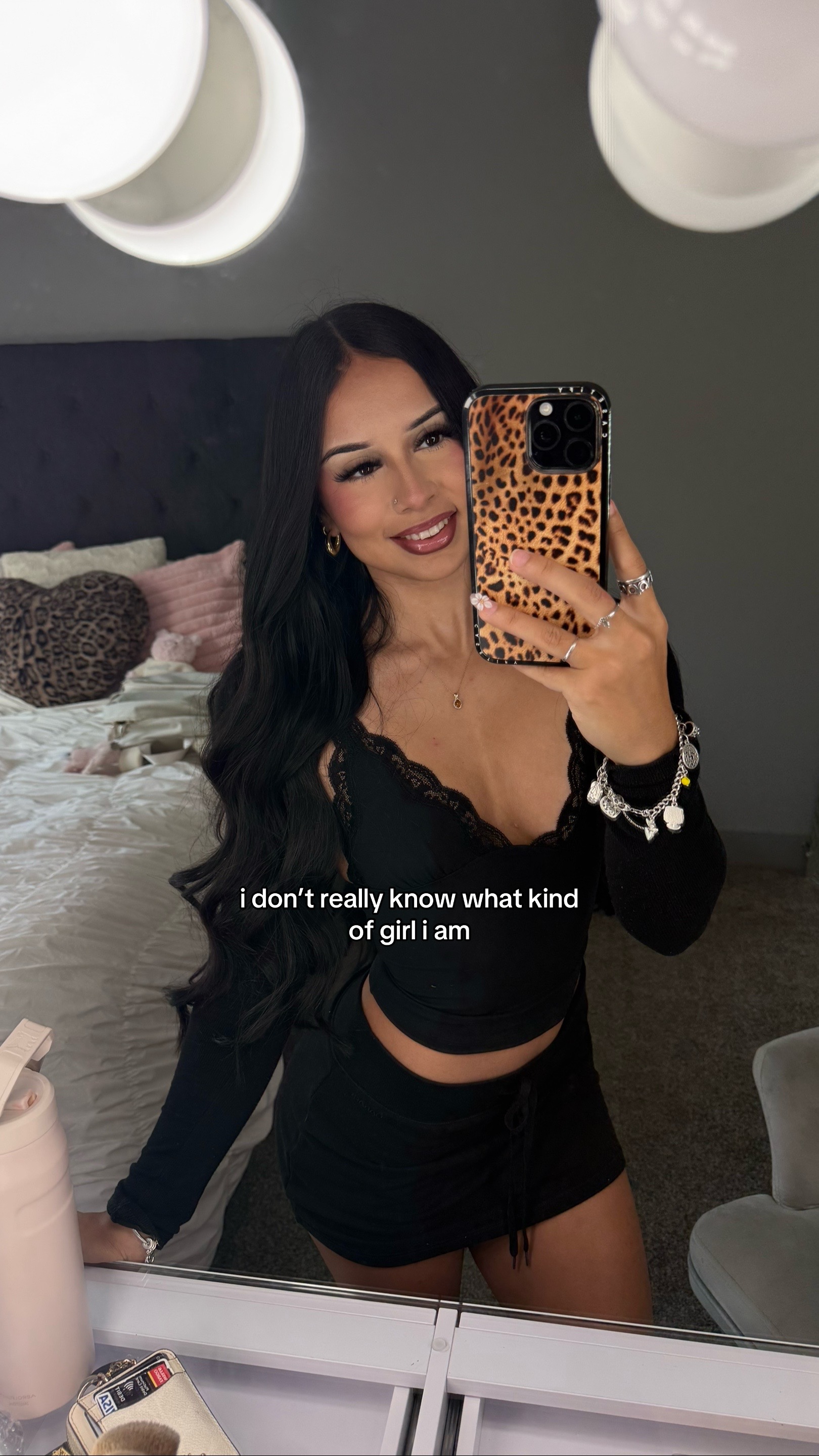 @thaniaflores