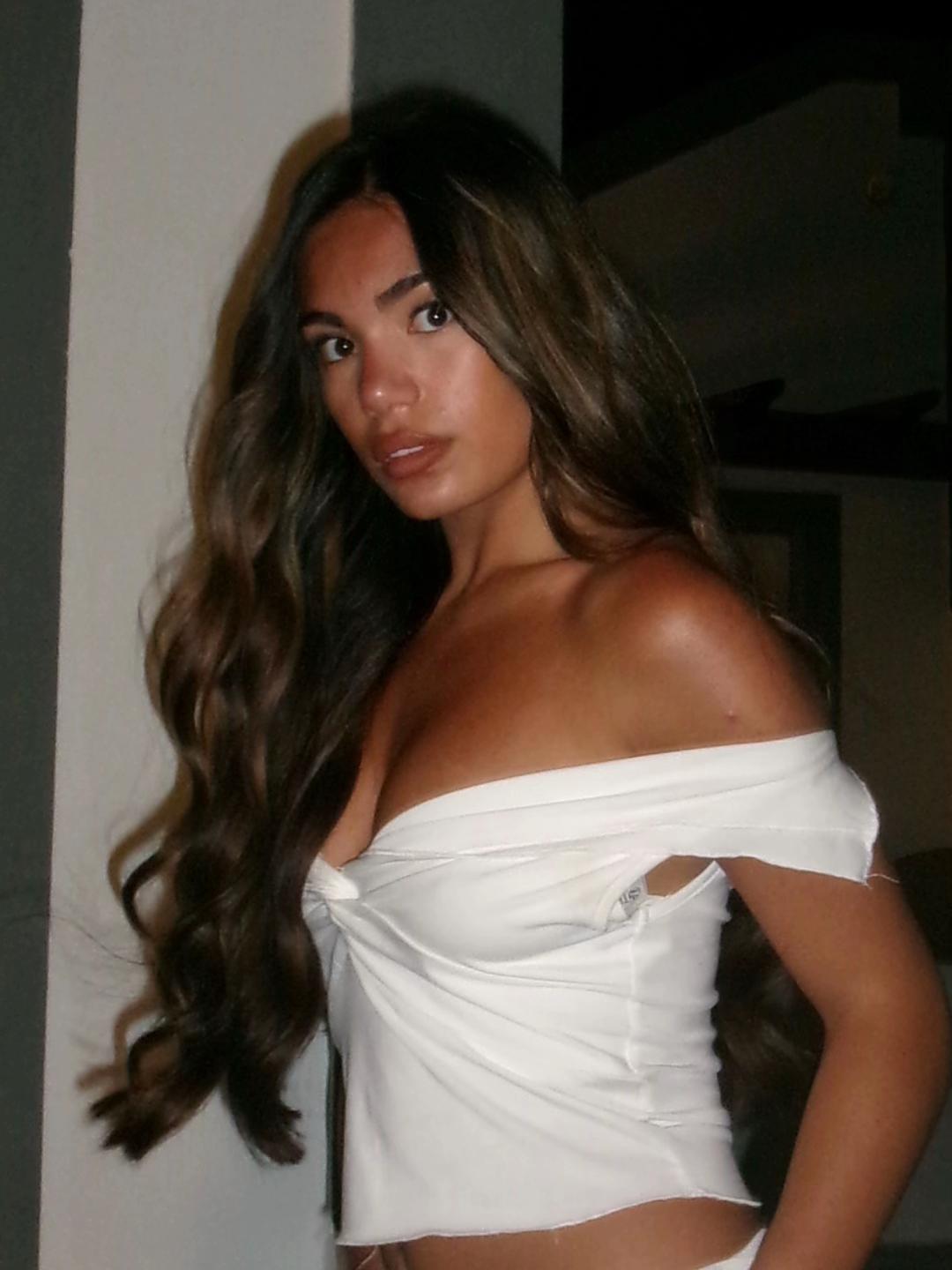 @ellishakarim_