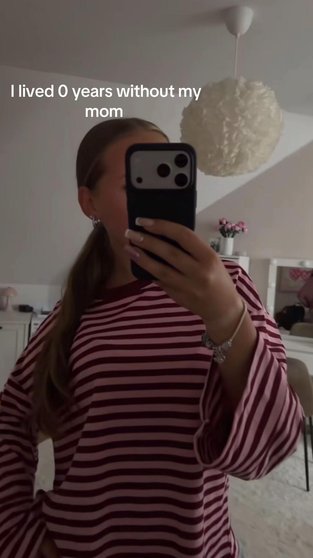 @𝐞𝐦𝐢𝐥𝐲𝐞𝐱𝐜𝐡𝐚𝐧𝐠𝐞𝟐𝟕