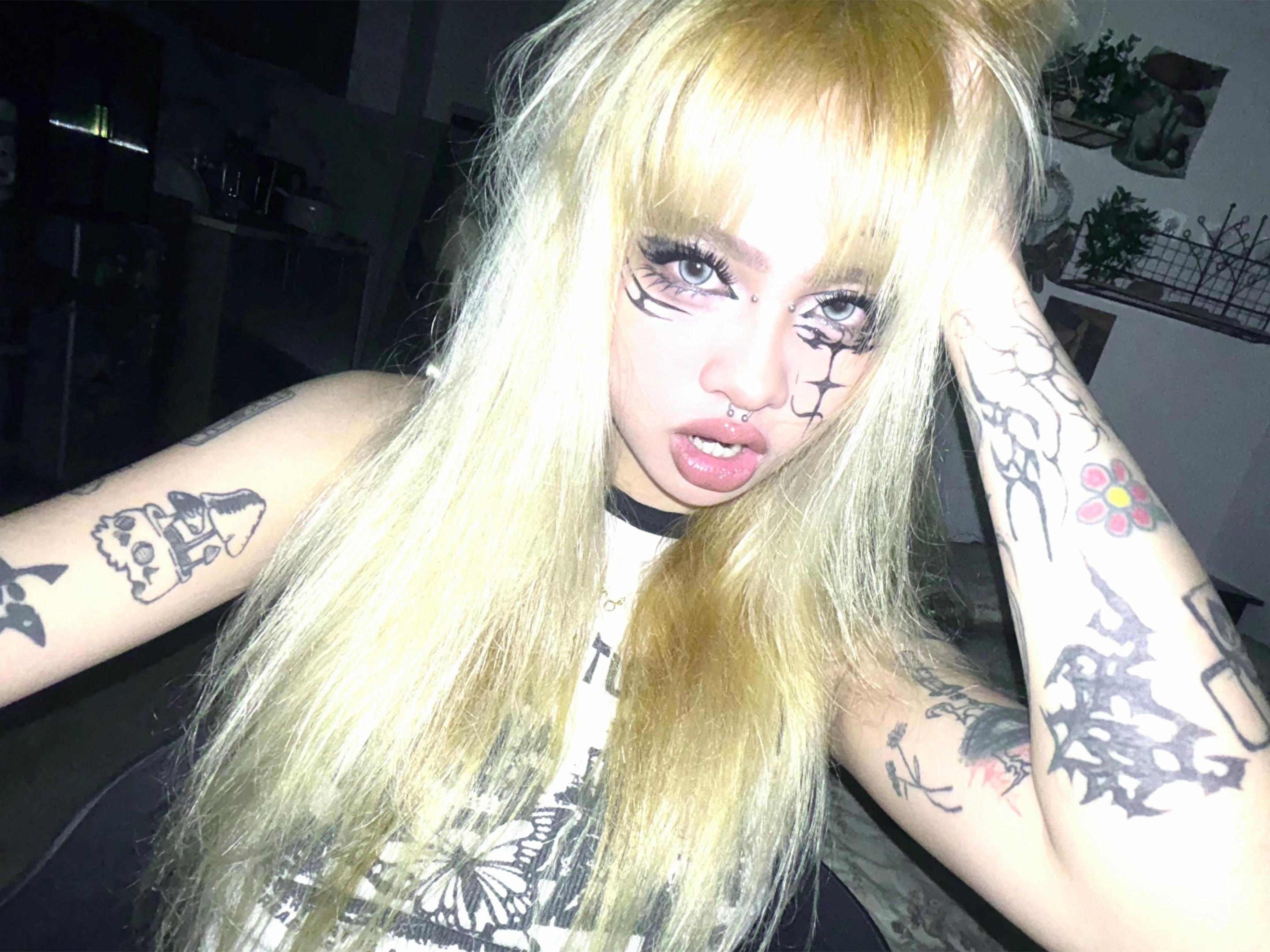 @afairyyouthrowaway