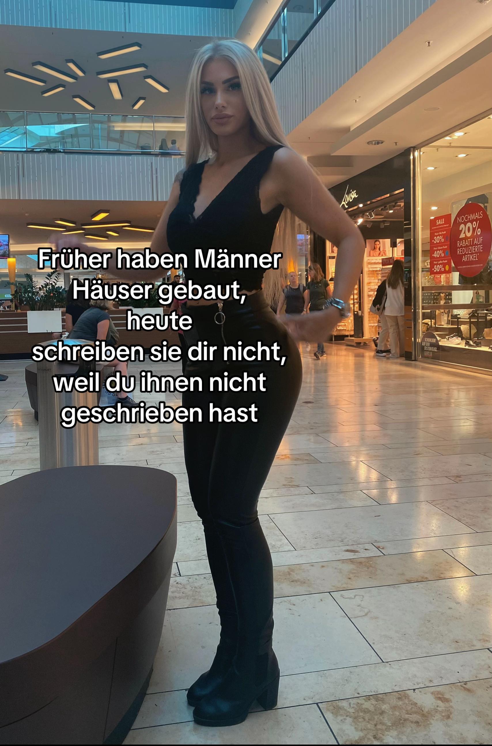 @Geraline_