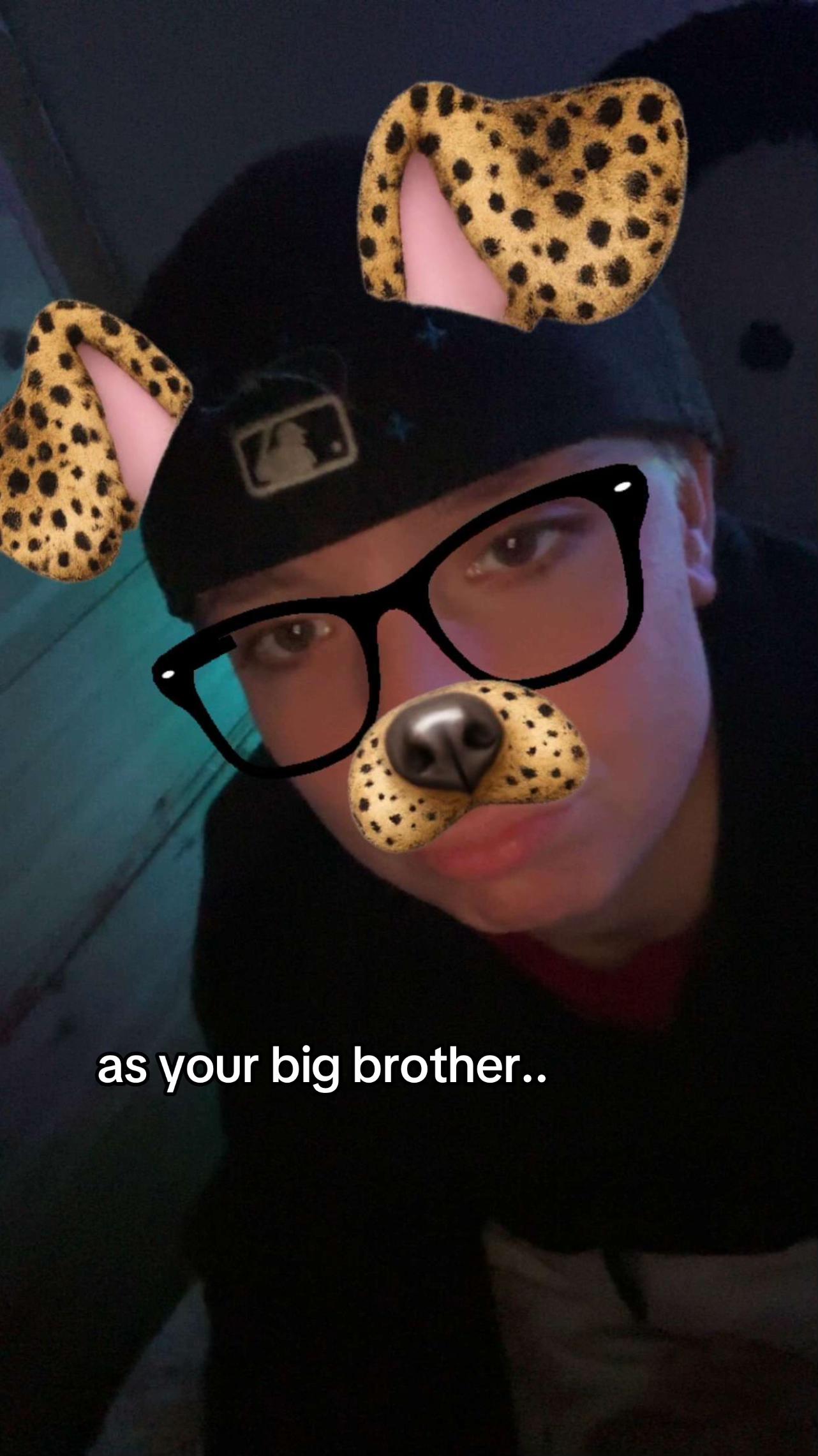 @𐦖