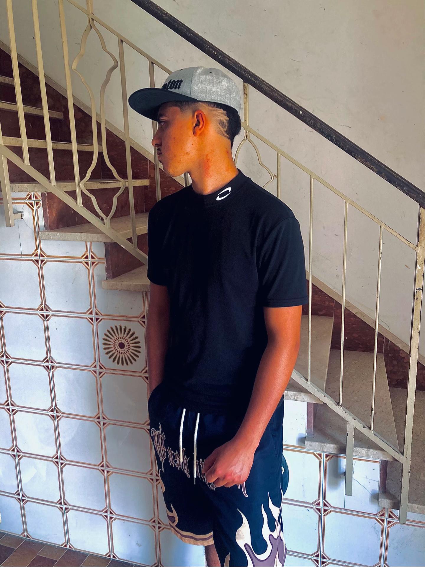 @«