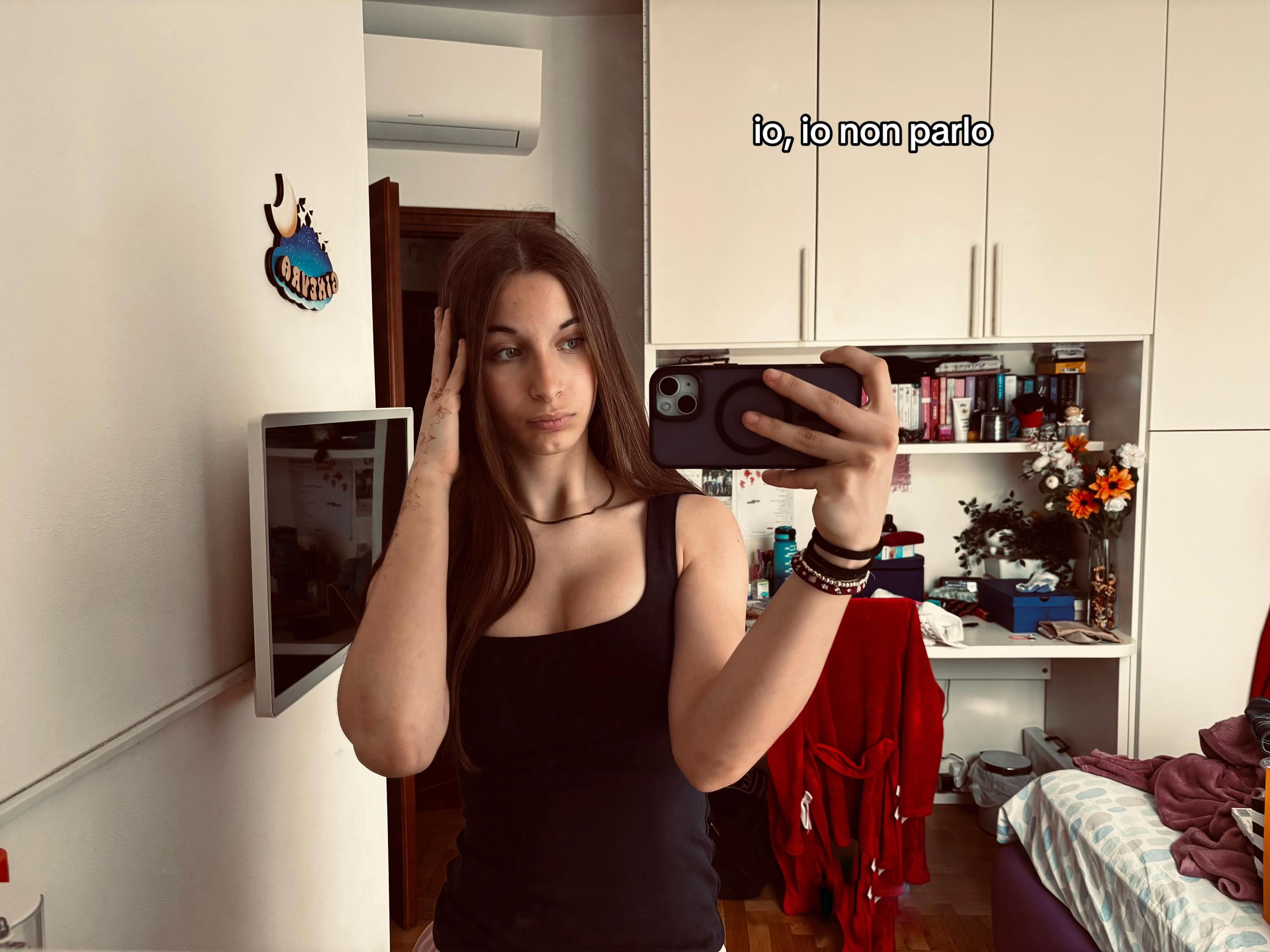 @𝟐𝟐