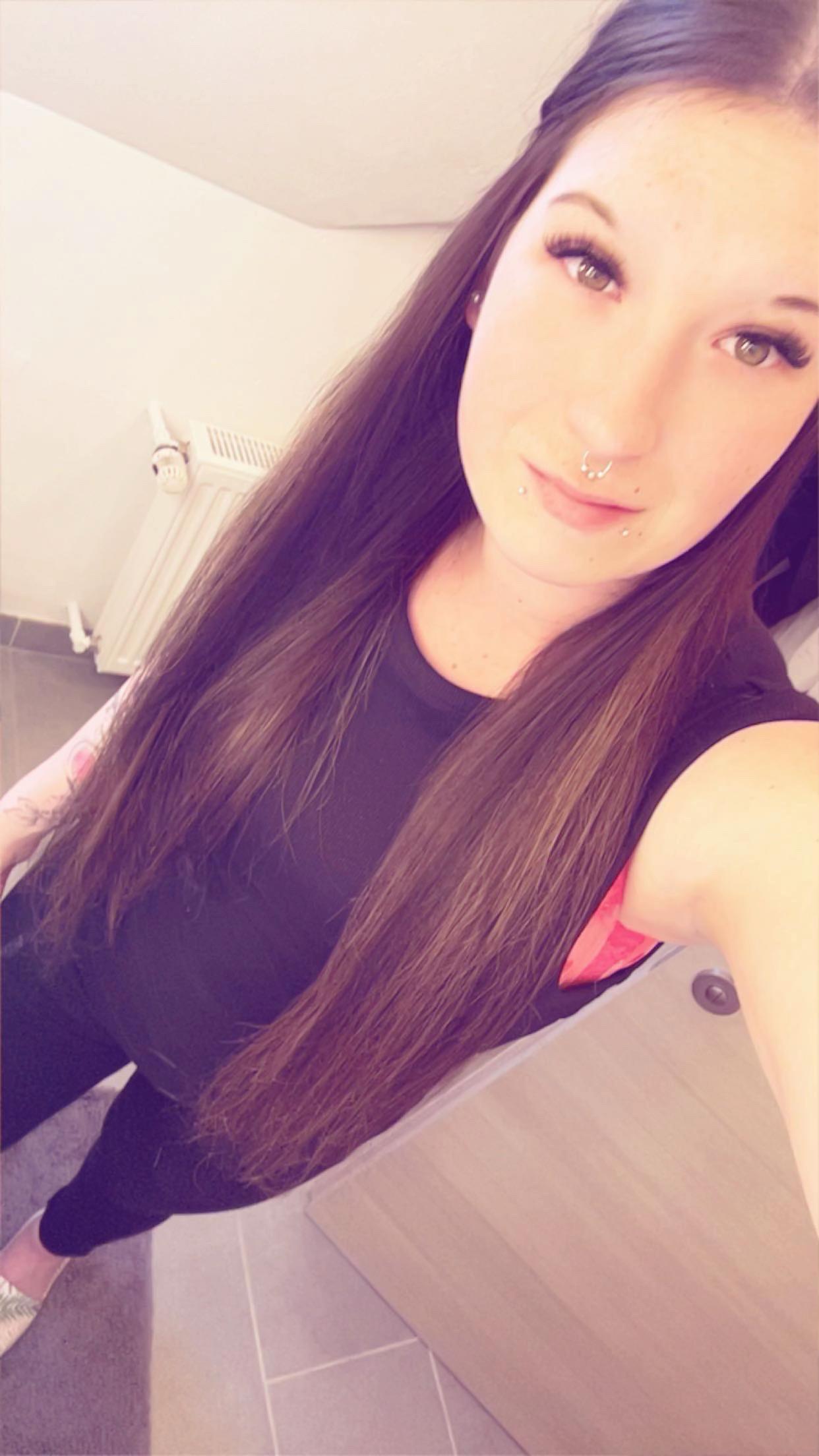 @ღ𝒞𝒽𝒶ℴ𝓈𝓆𝓊ℯℯ𝓃ღ