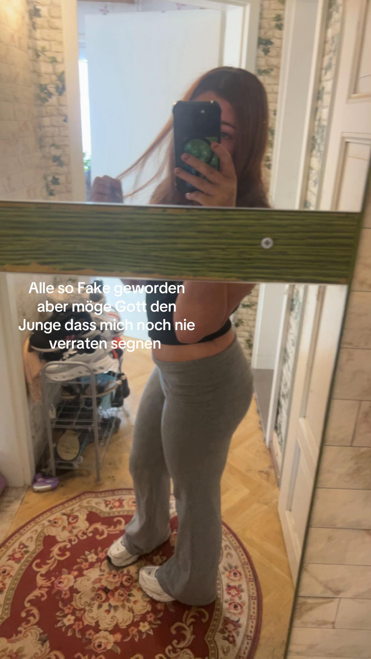 @Laripariiii