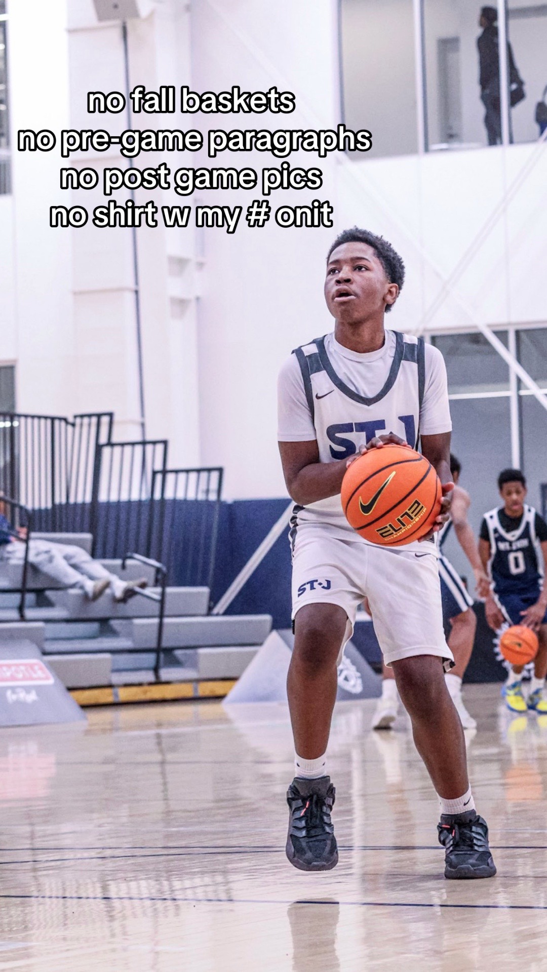 @⛹🏽♂️