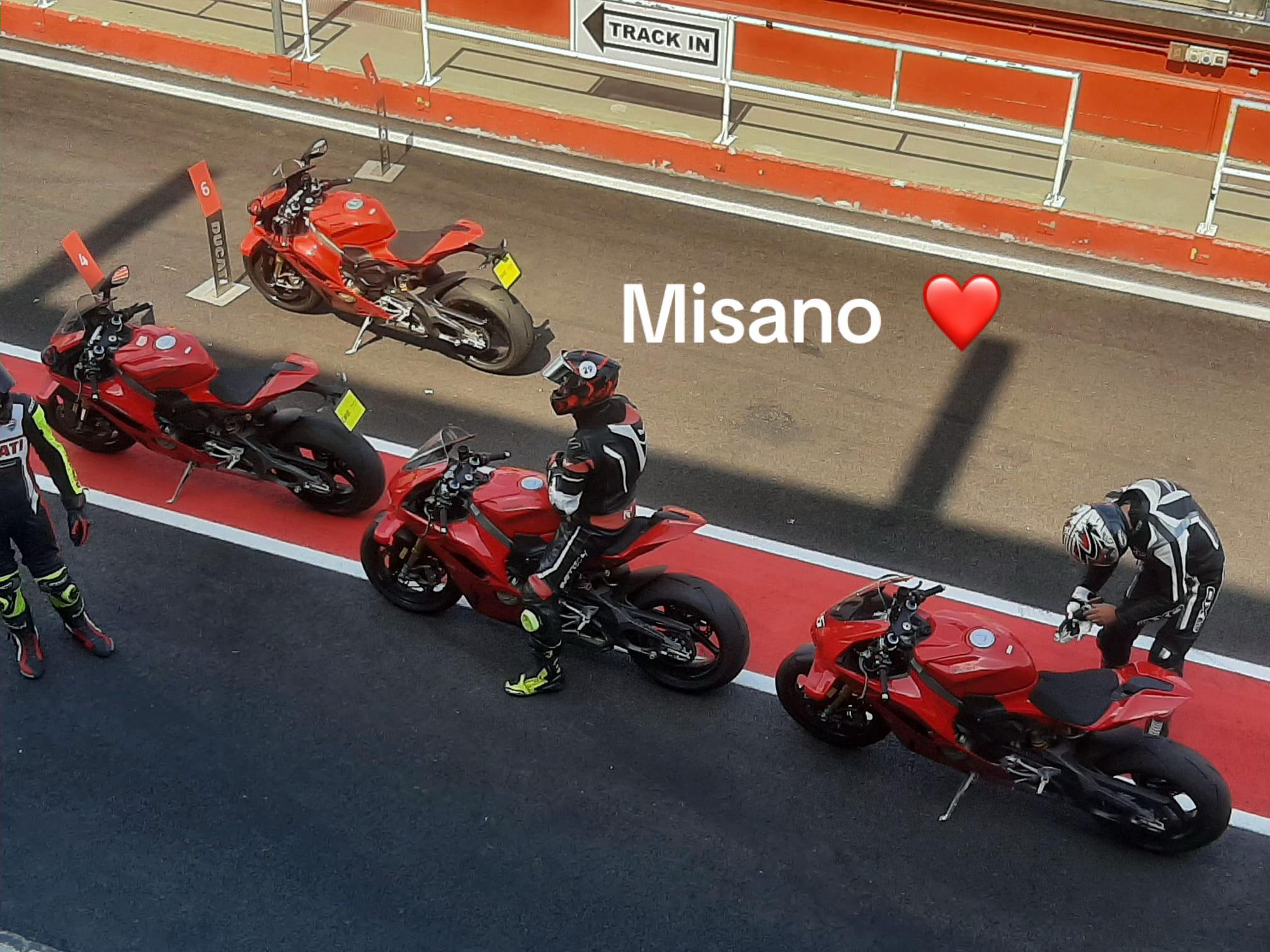 @❤️Ducati in love❤️🖤💙