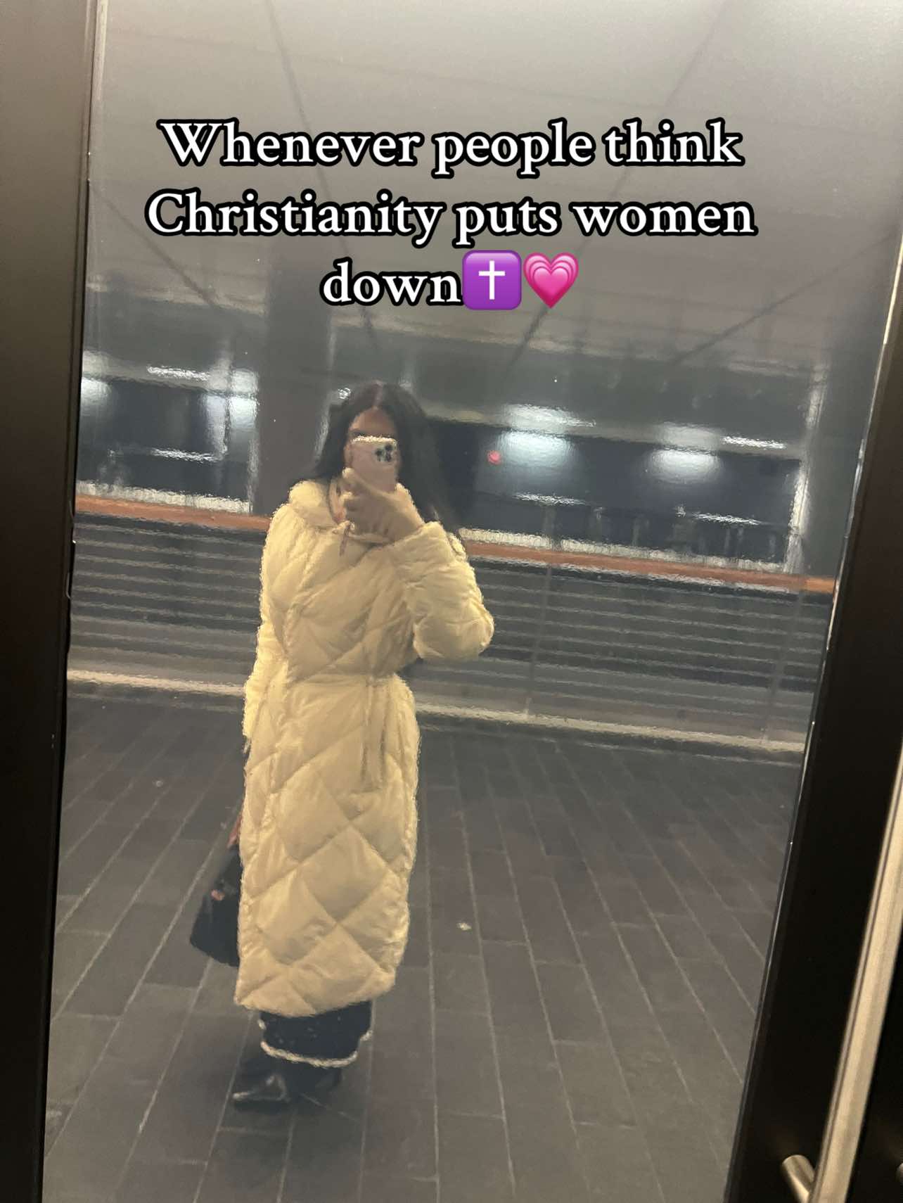 @_hollydanielle