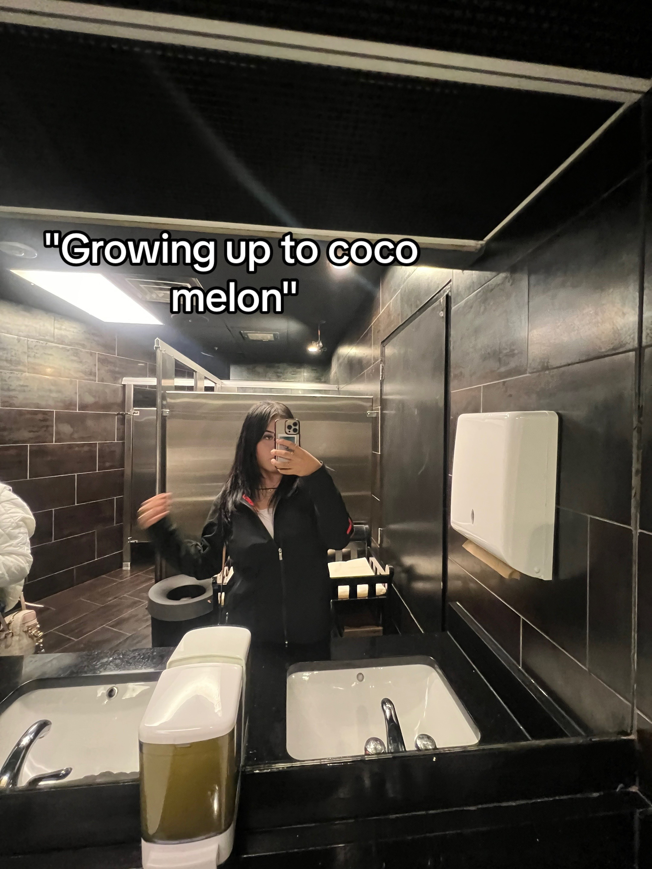 @V👻