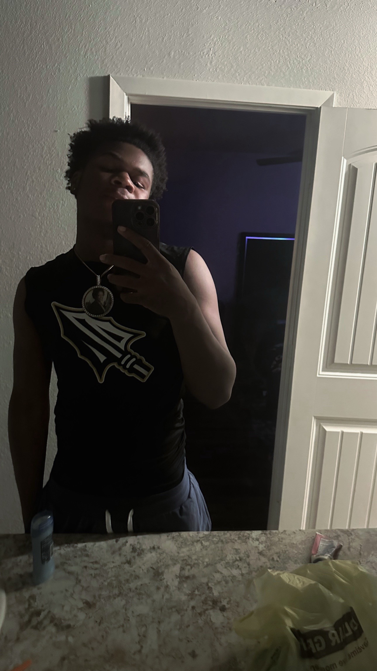 @🦅