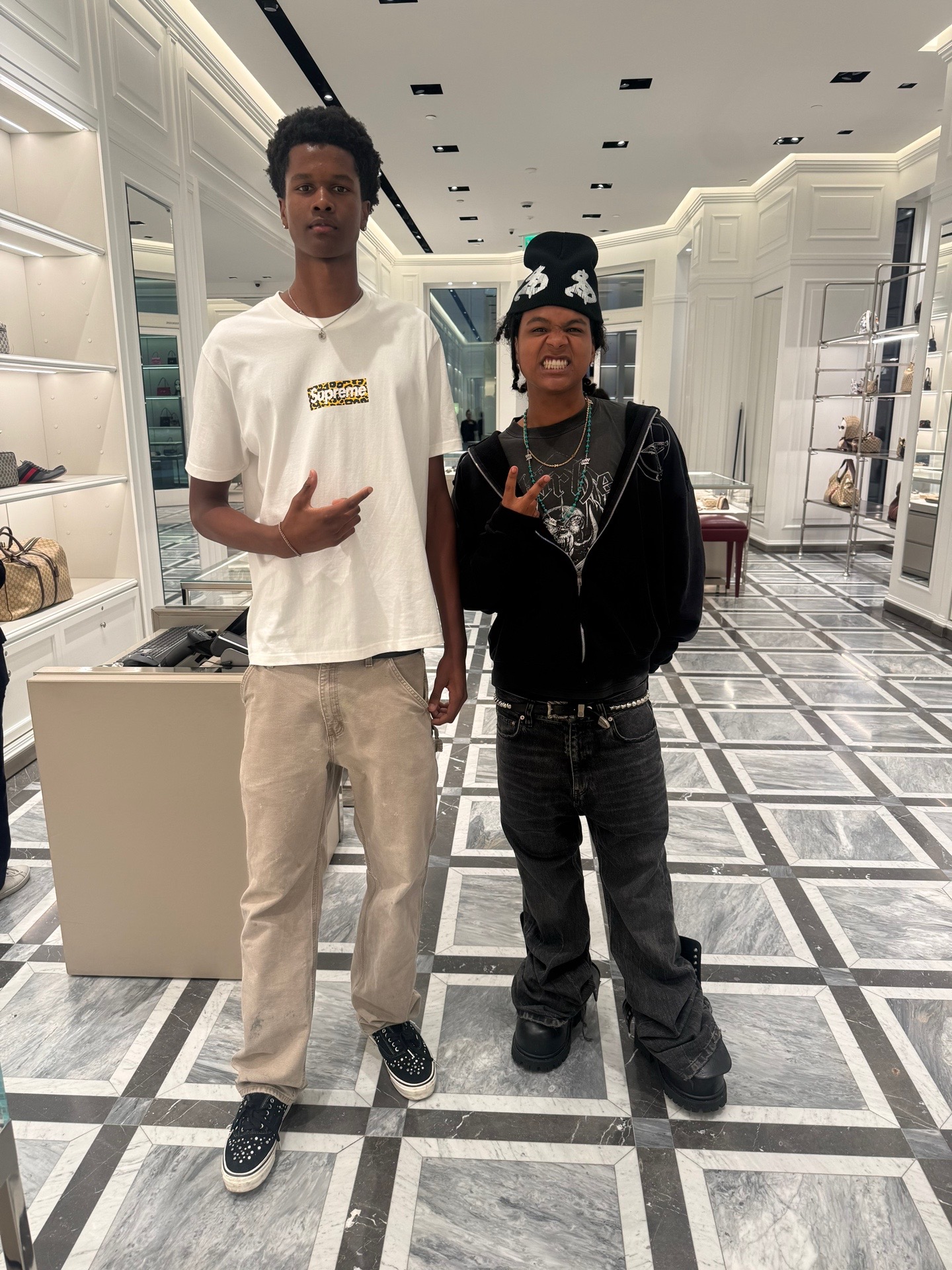 @untled4l