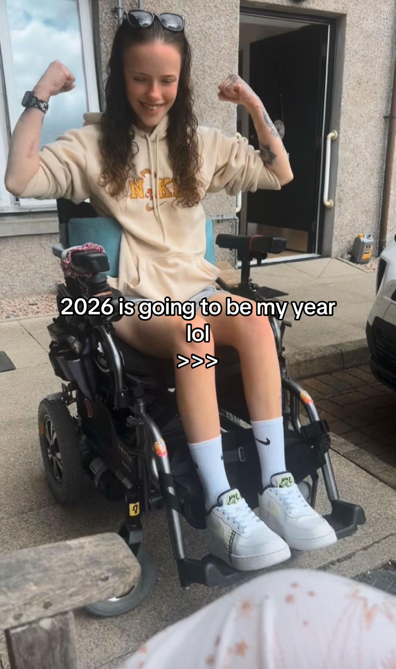 @G🖤🐝