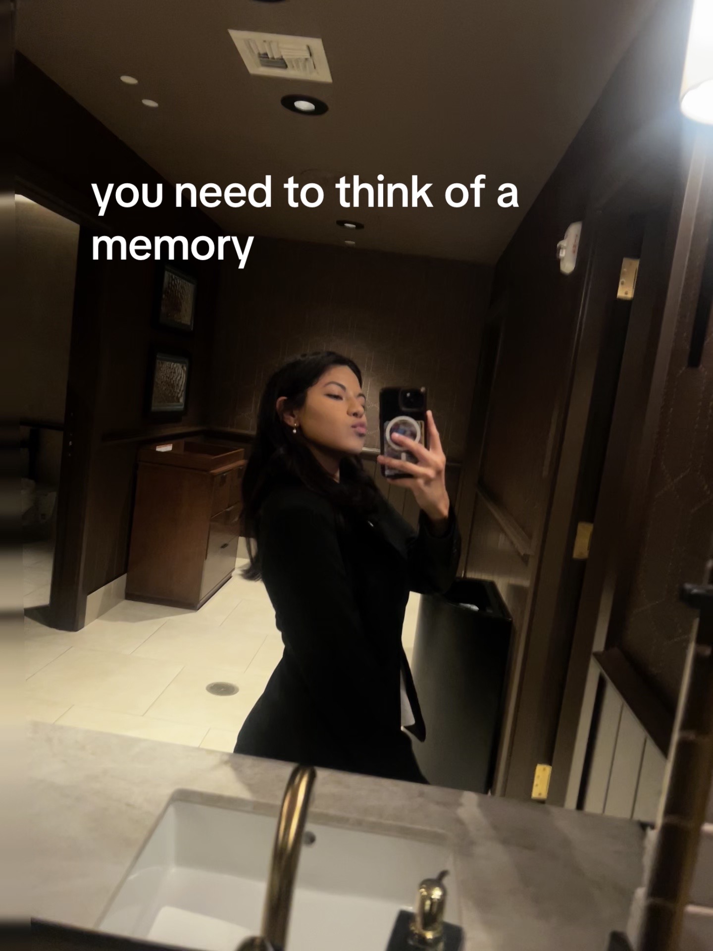 @𝕬𝖓𝖆