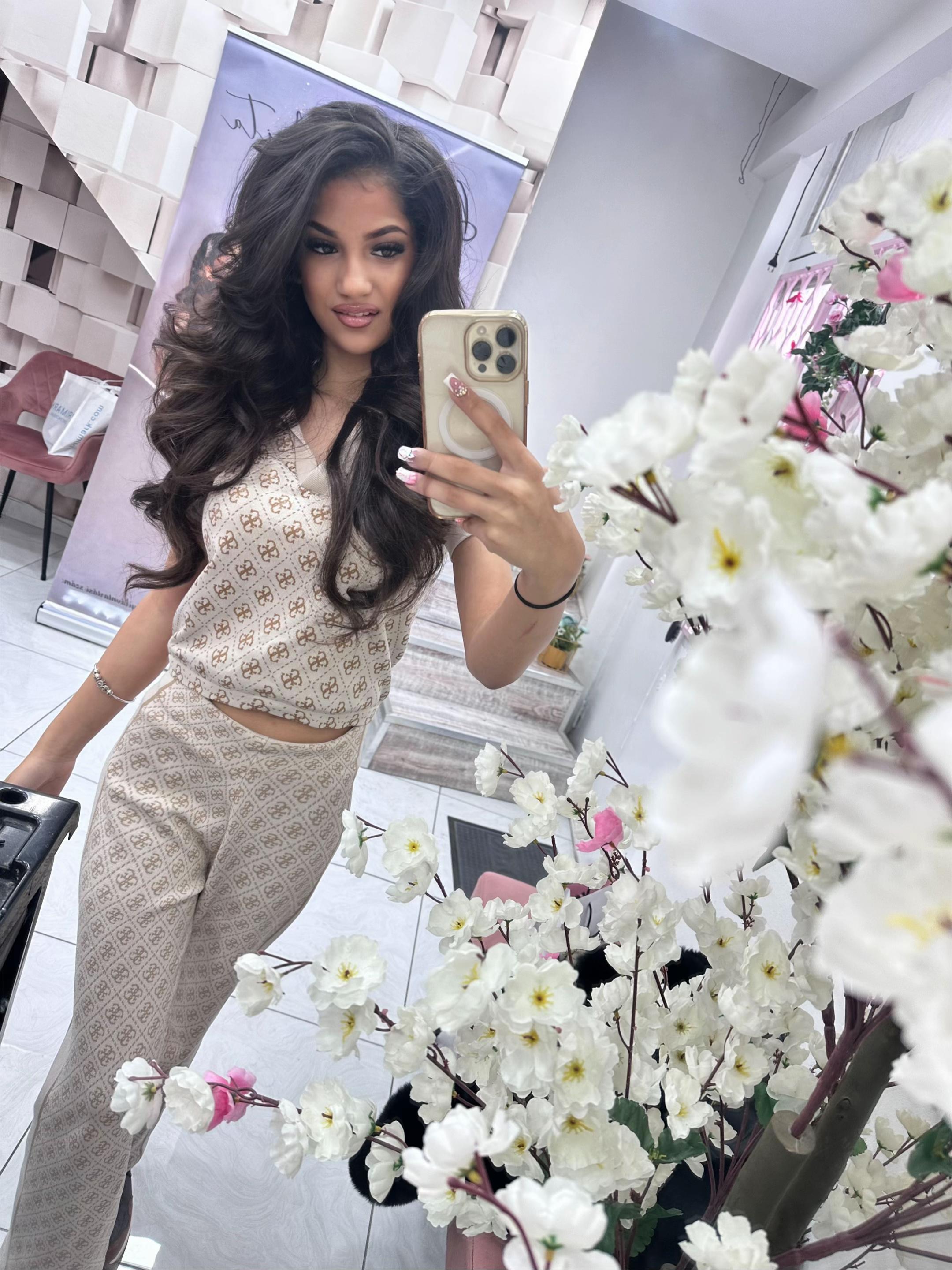 @Jazmin_Viragh
