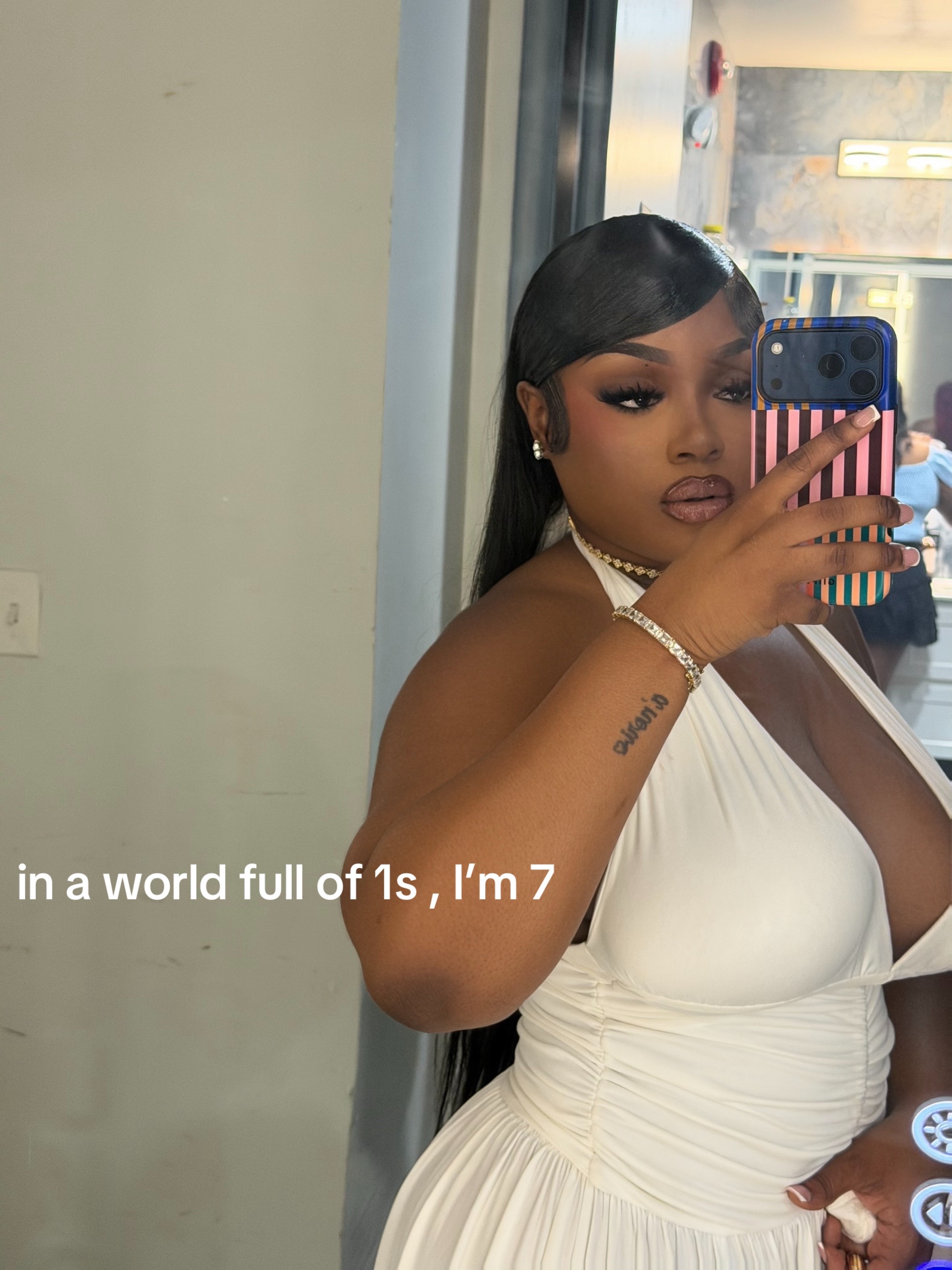 @THE GLAM ADDICT ๐