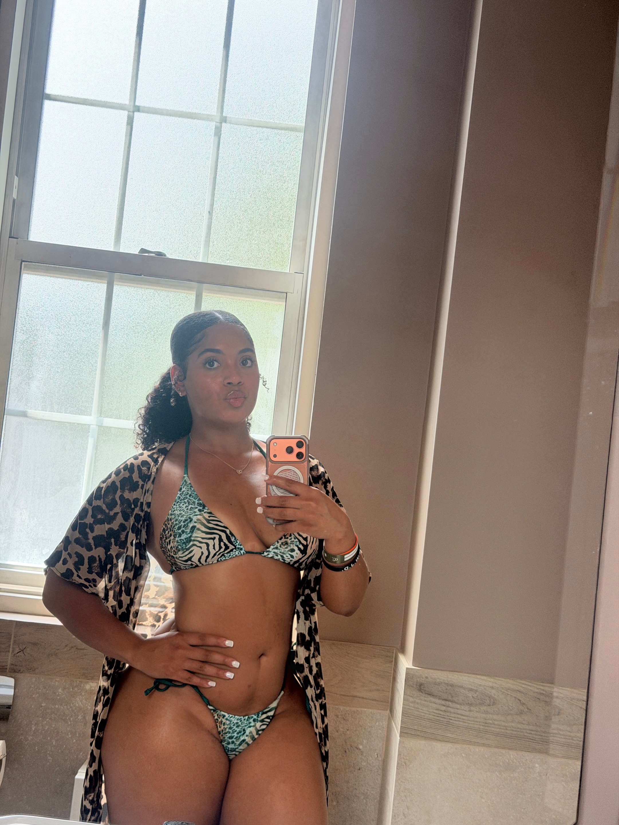 @Lee_