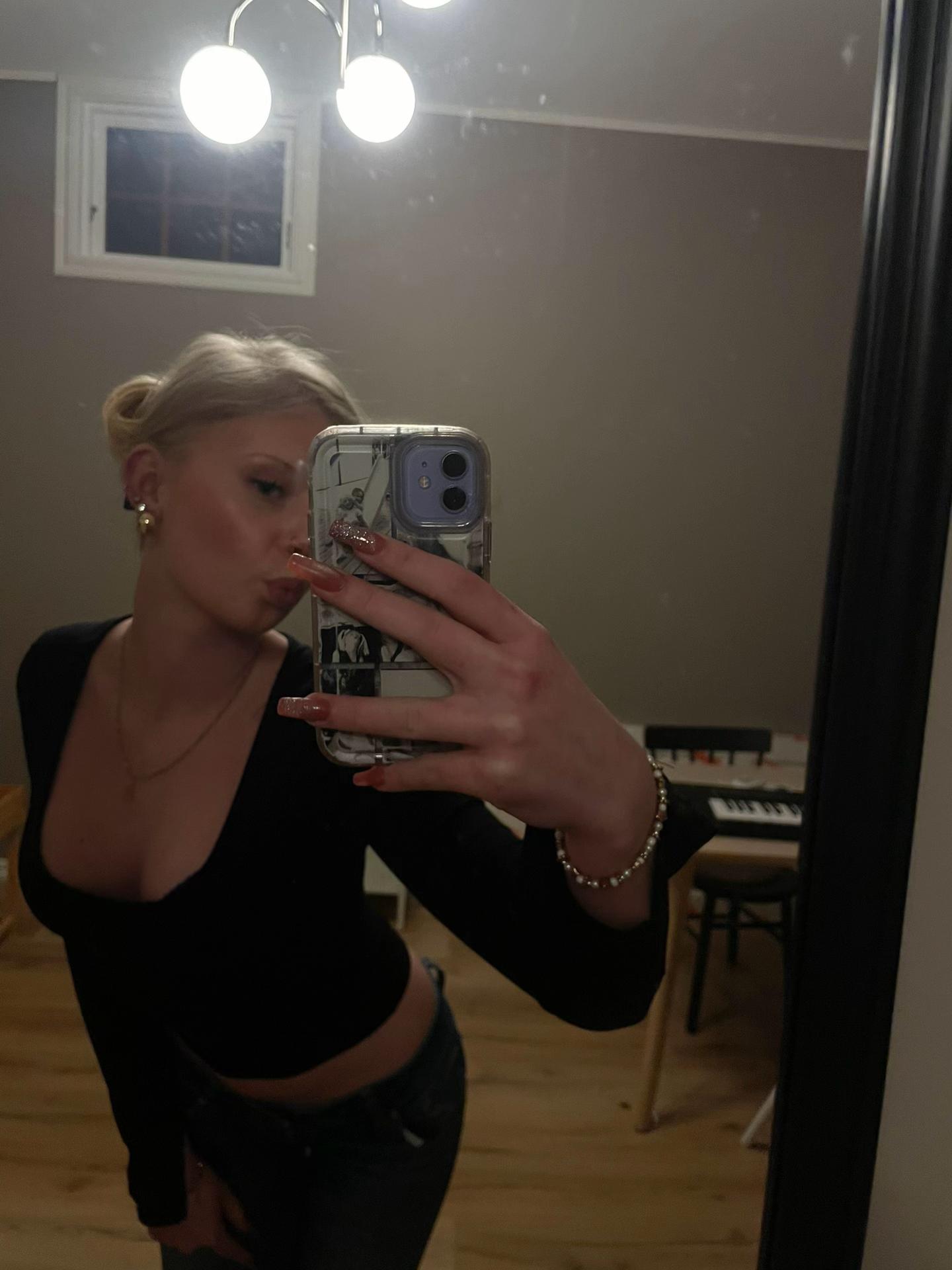 @🤷🏼♀️💋👱🏼♀️