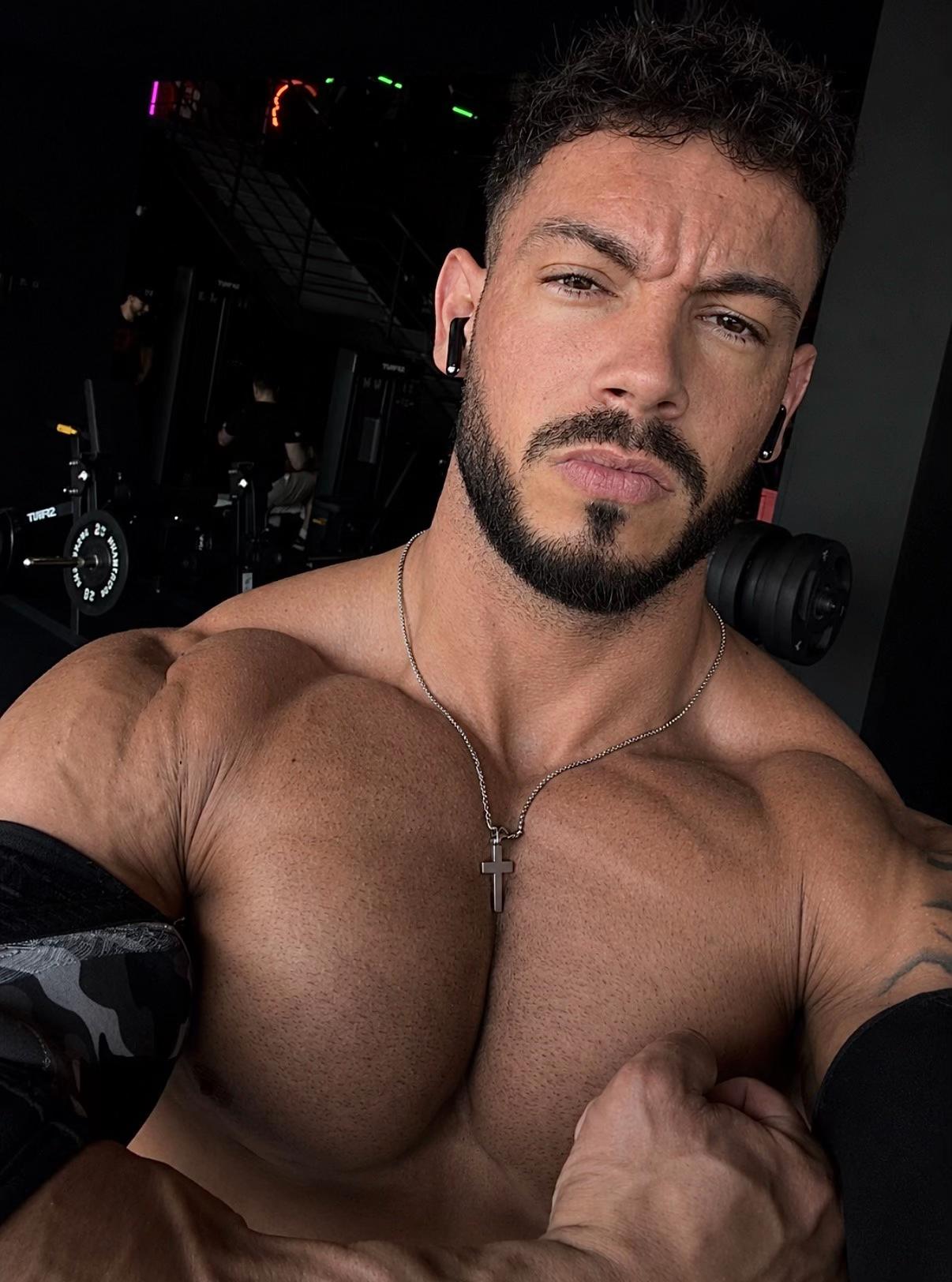 @Georgearvat_
