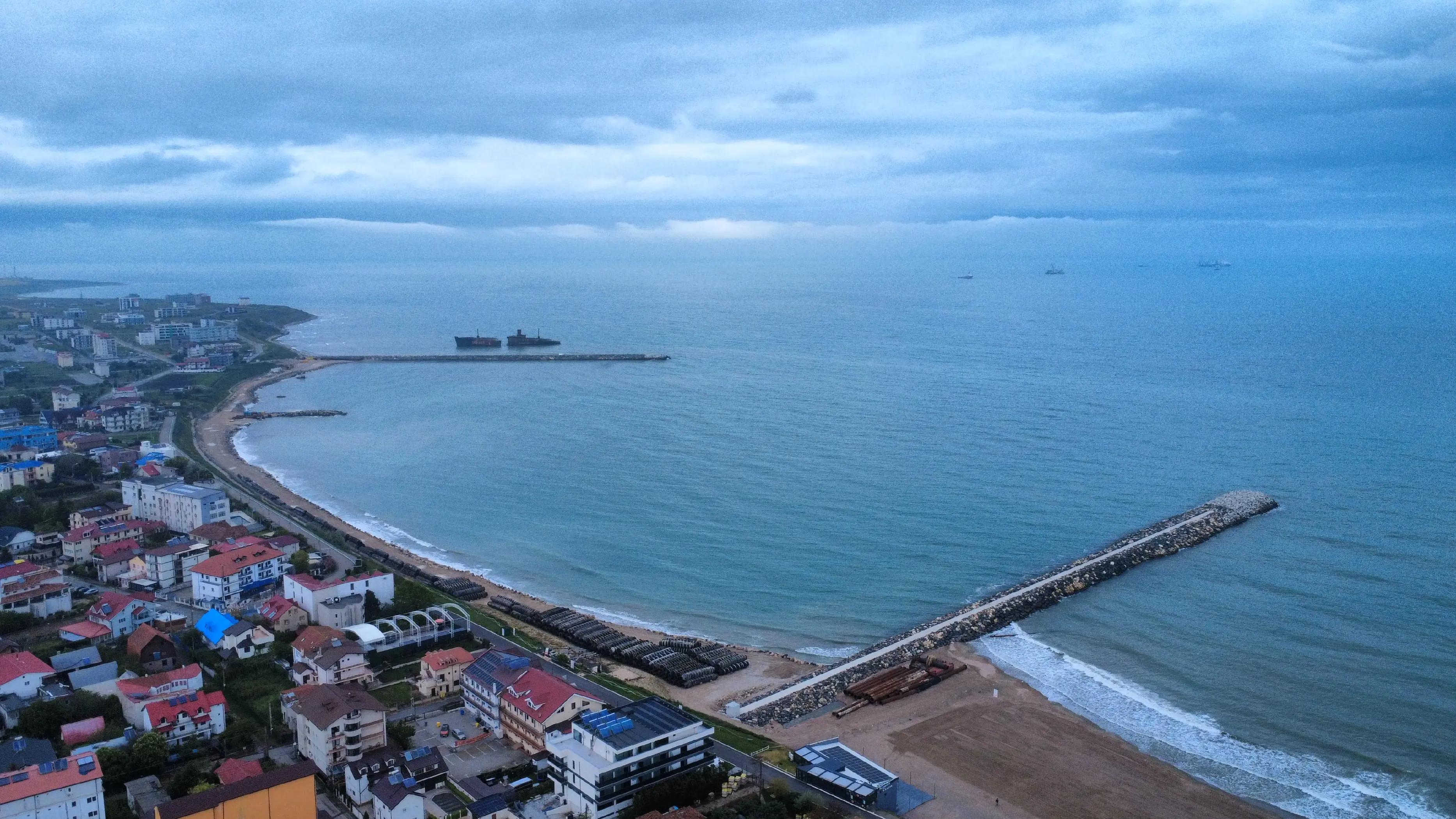 @👉 Băiatul De La Mare 🌊