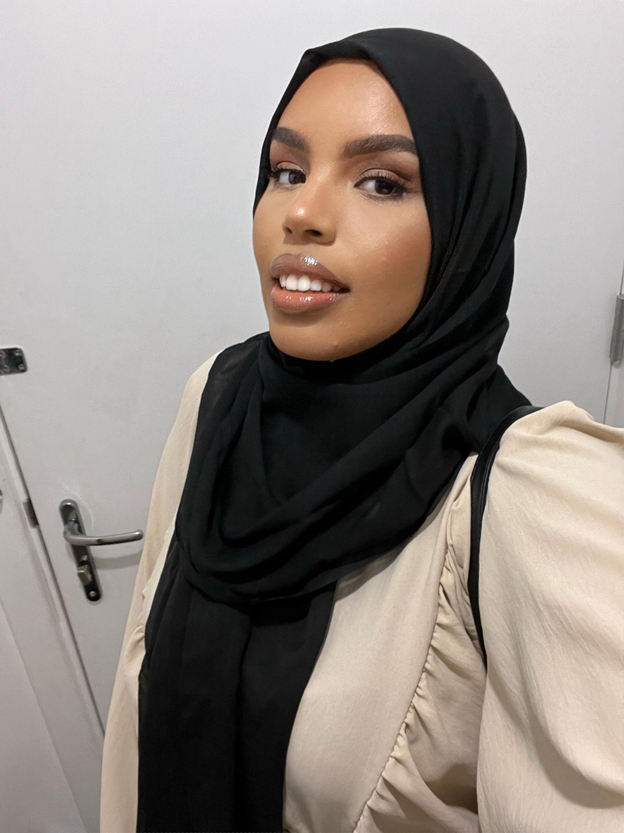 @Aisha🧸