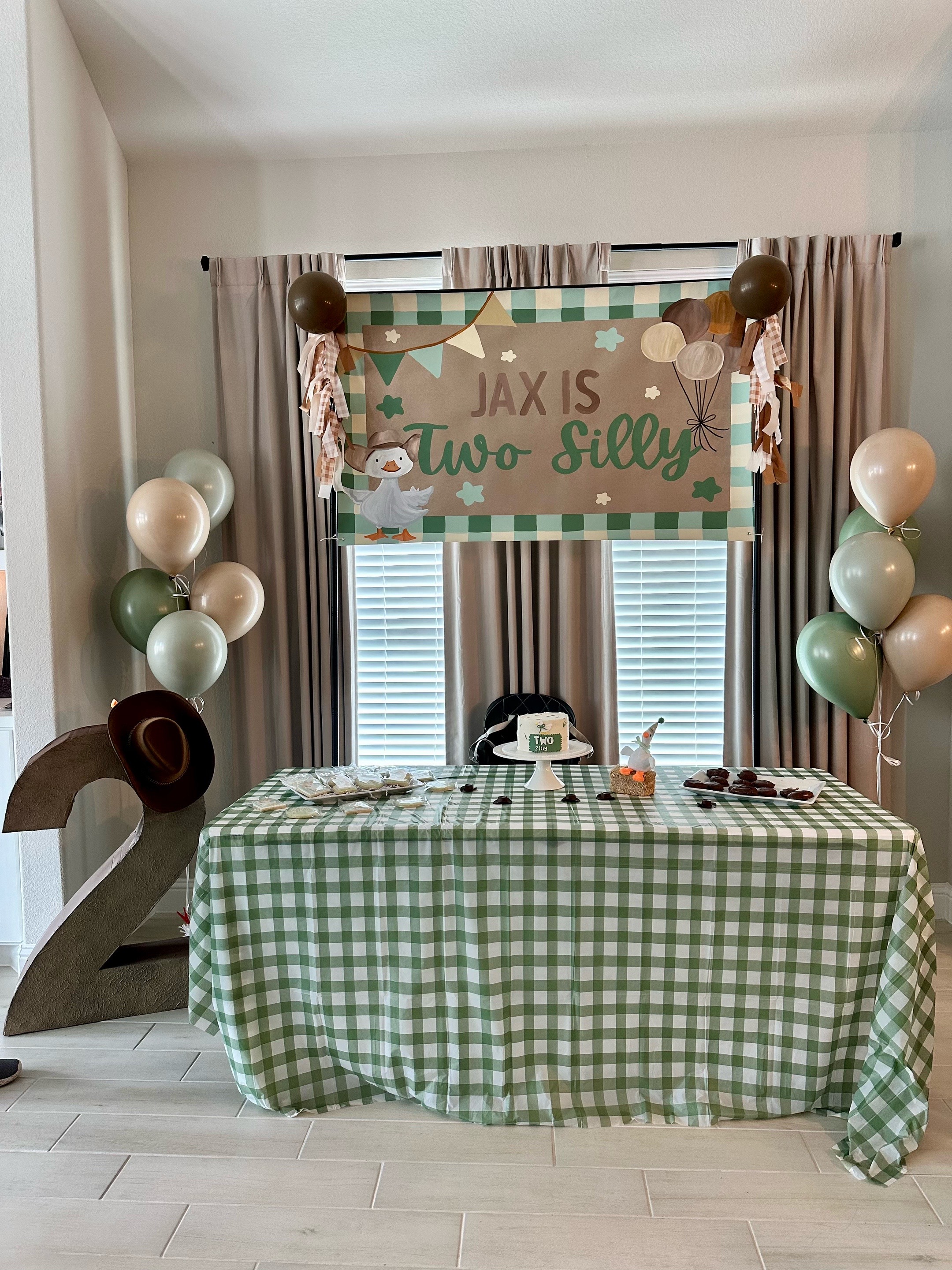 @Lindsey | Banner Artist & Mom