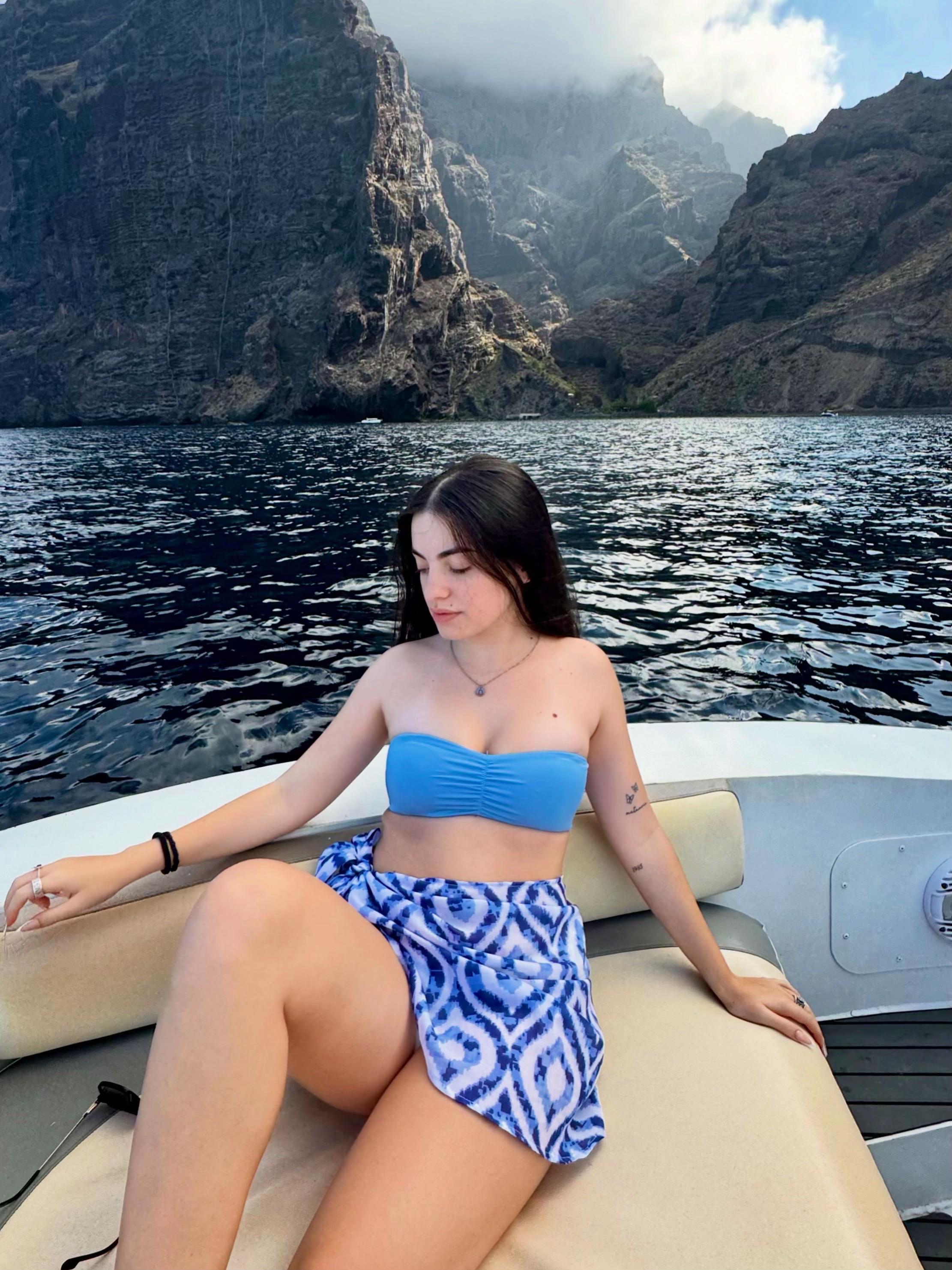 @danielaarosteguii