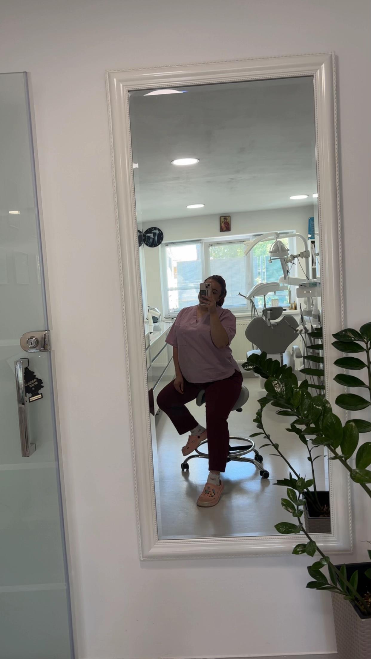 @Cornelia Lic 🦷