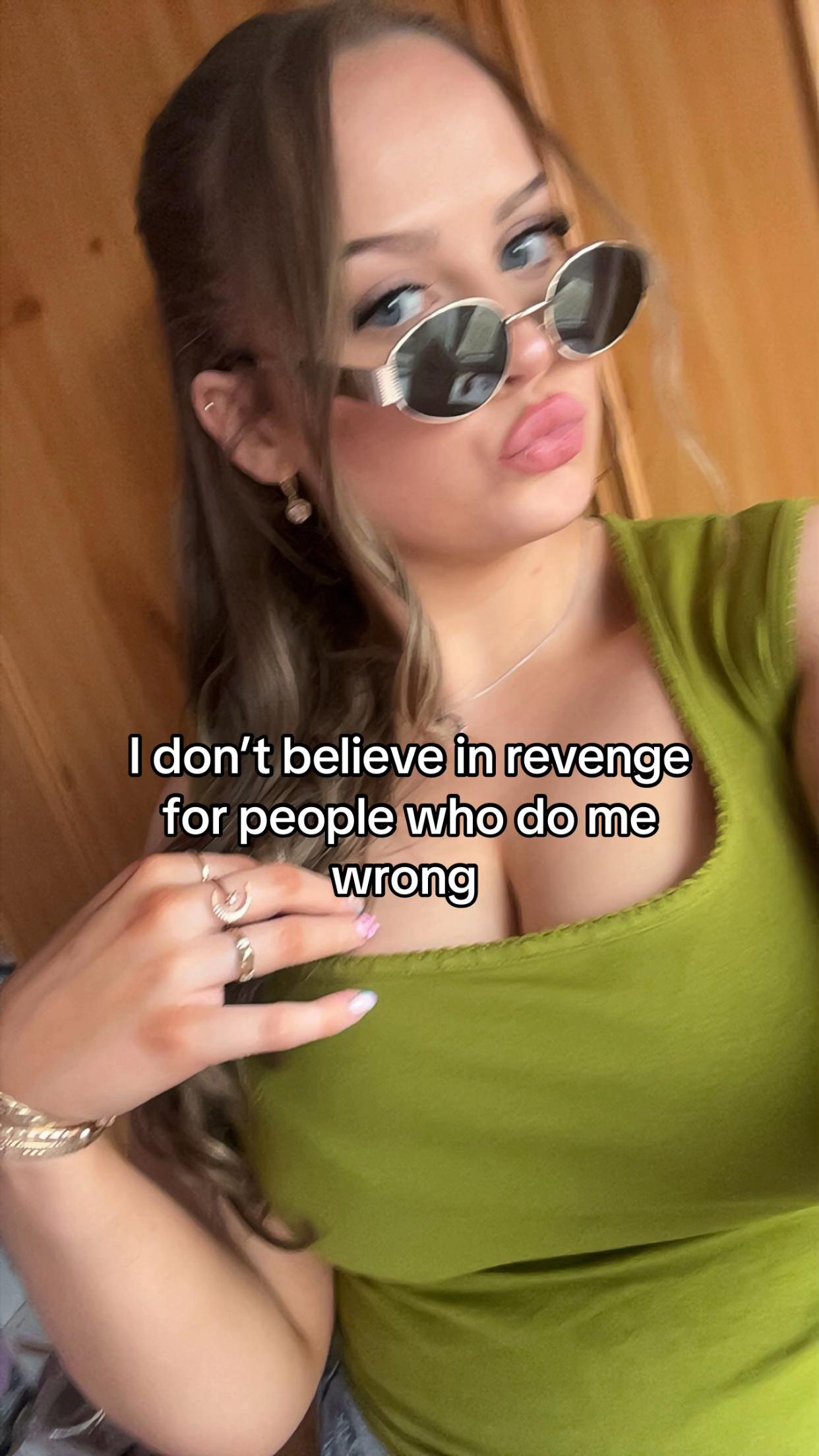 @Ellaa