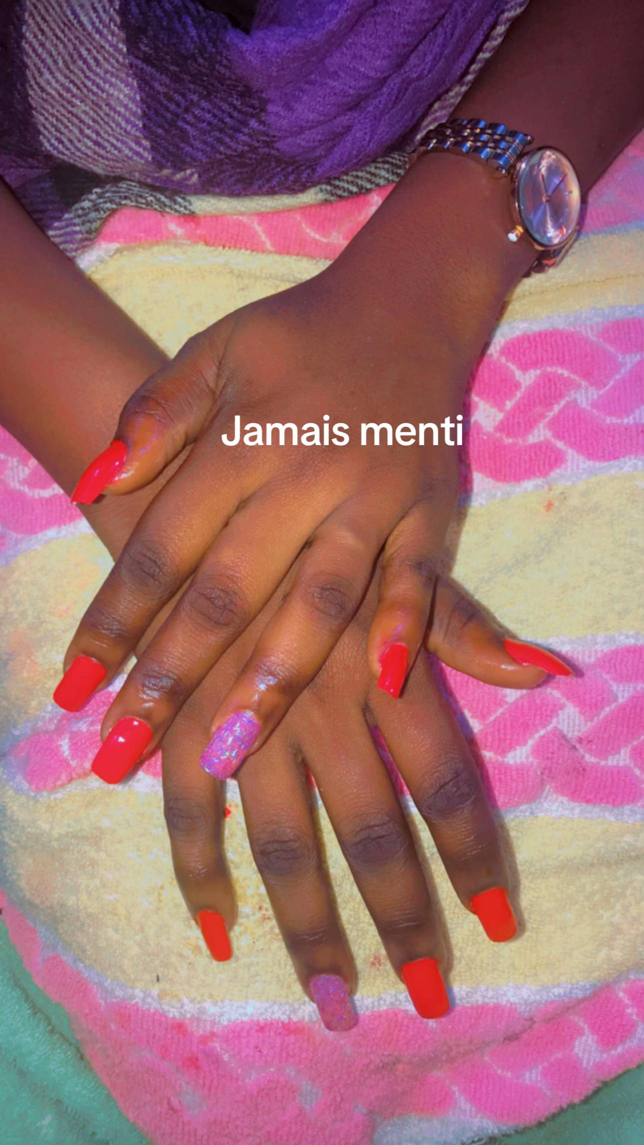 @LAURNA ÉCLAT D’ONGLE
