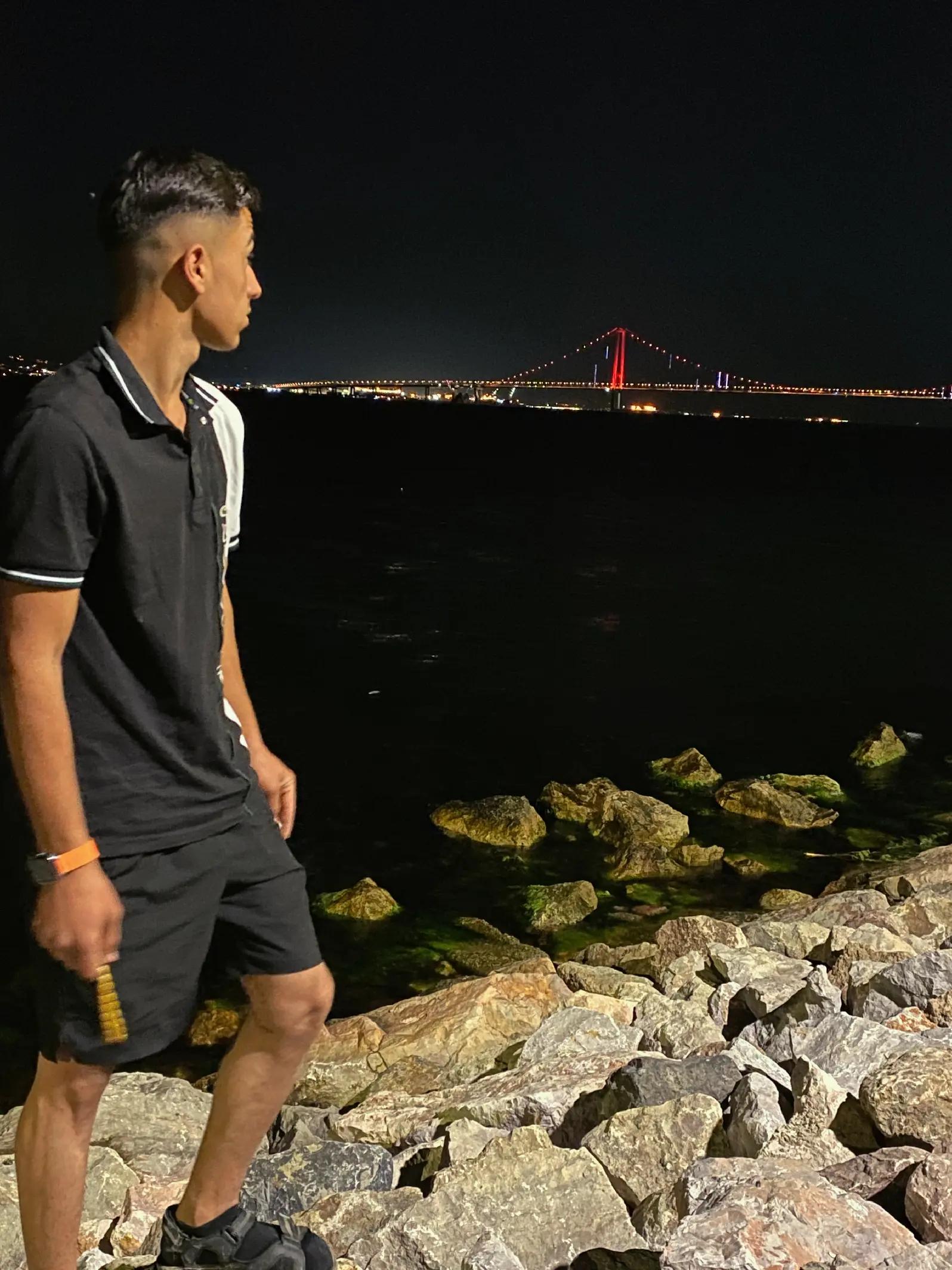 @🦅