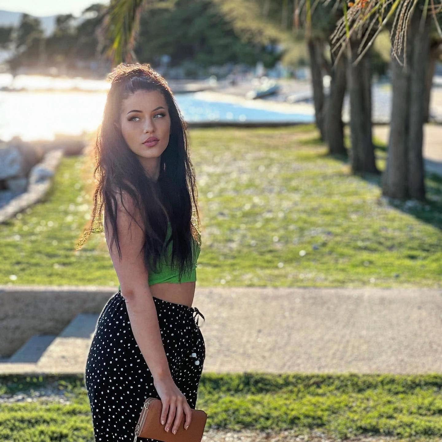 @AntoniaVov